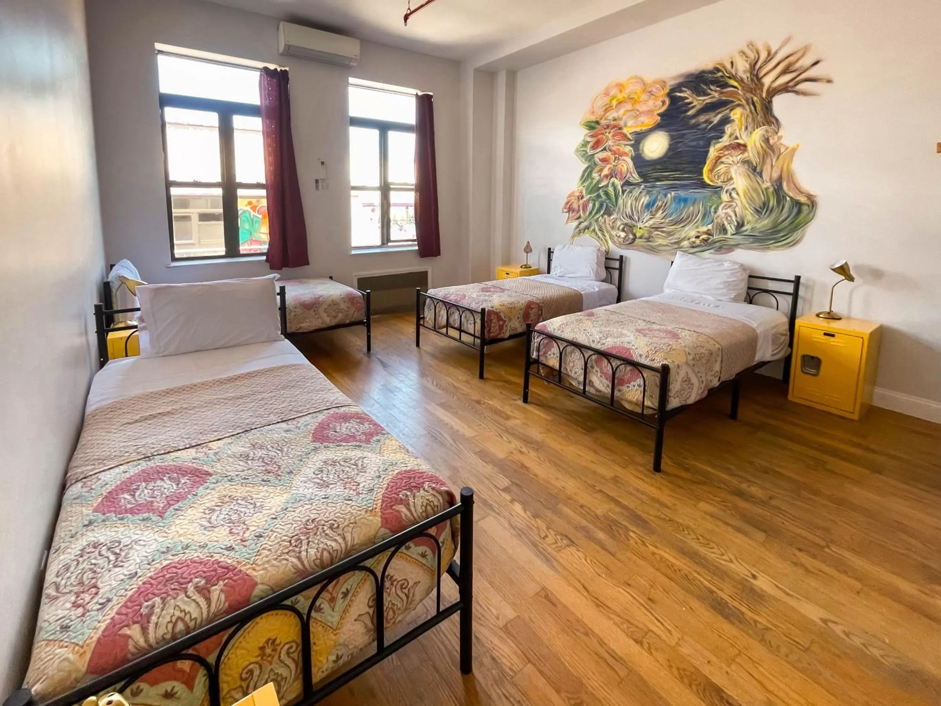 Bed in NY Moore Hostel