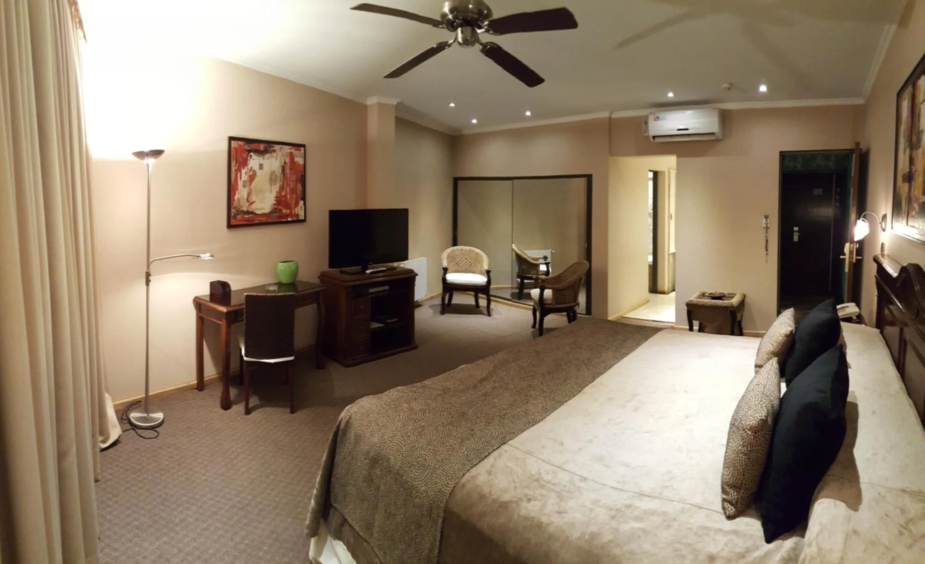 Photo of the whole room in Hotel Viñas del Sol