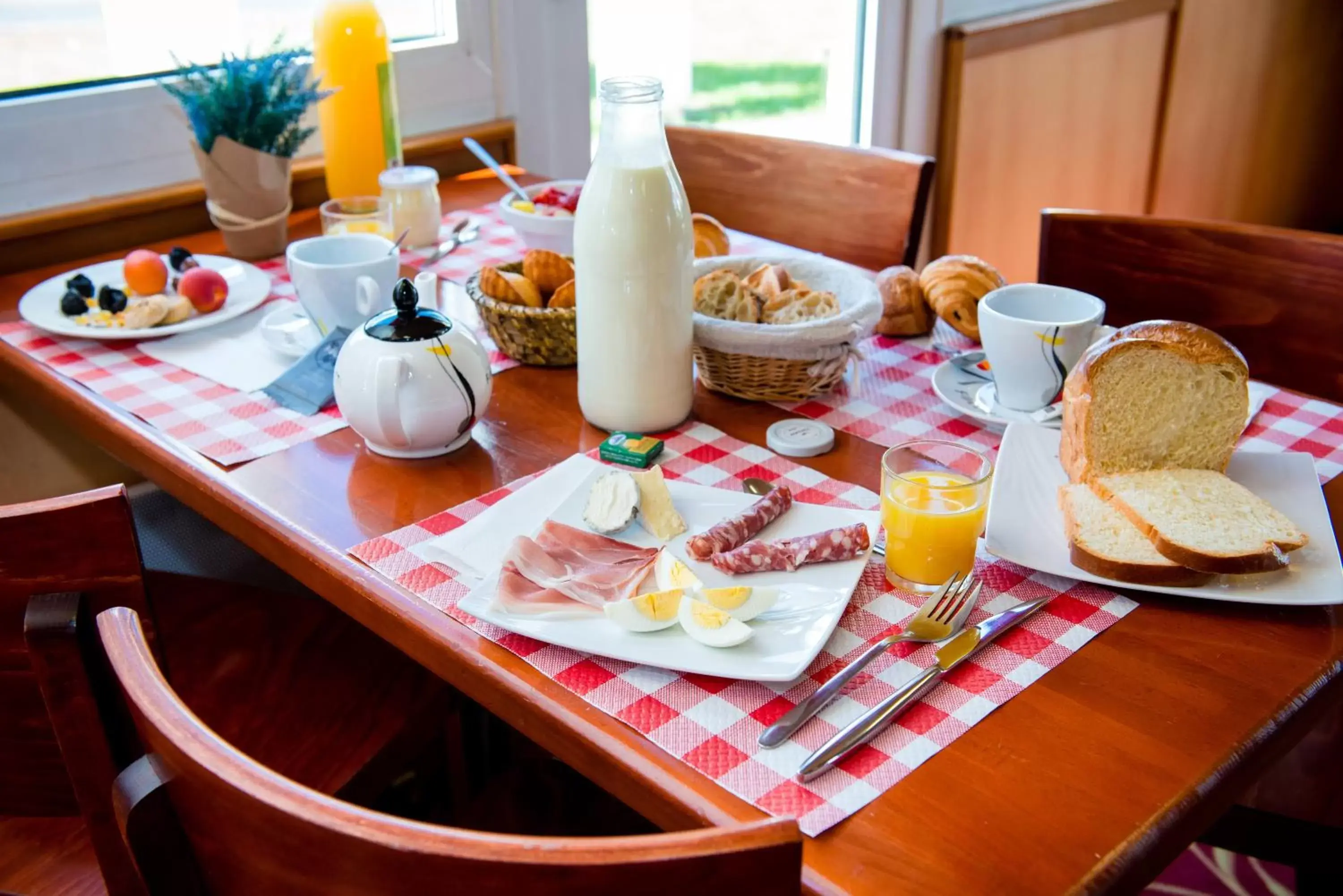 Breakfast in Brit Hotel Blois - Le Préma