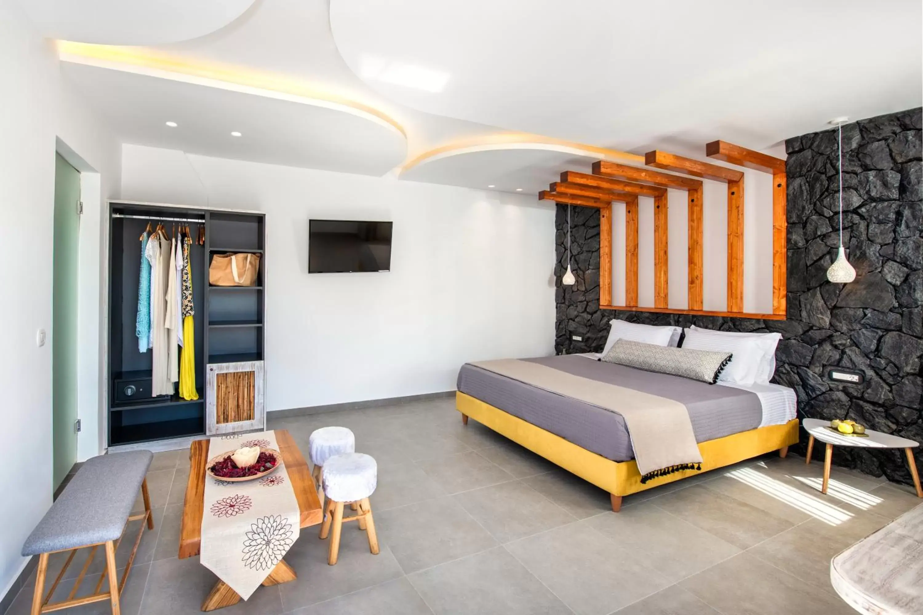 Photo of the whole room, Bed in Abasa Suites Photo of the whole room, Bed in Abasa Suites