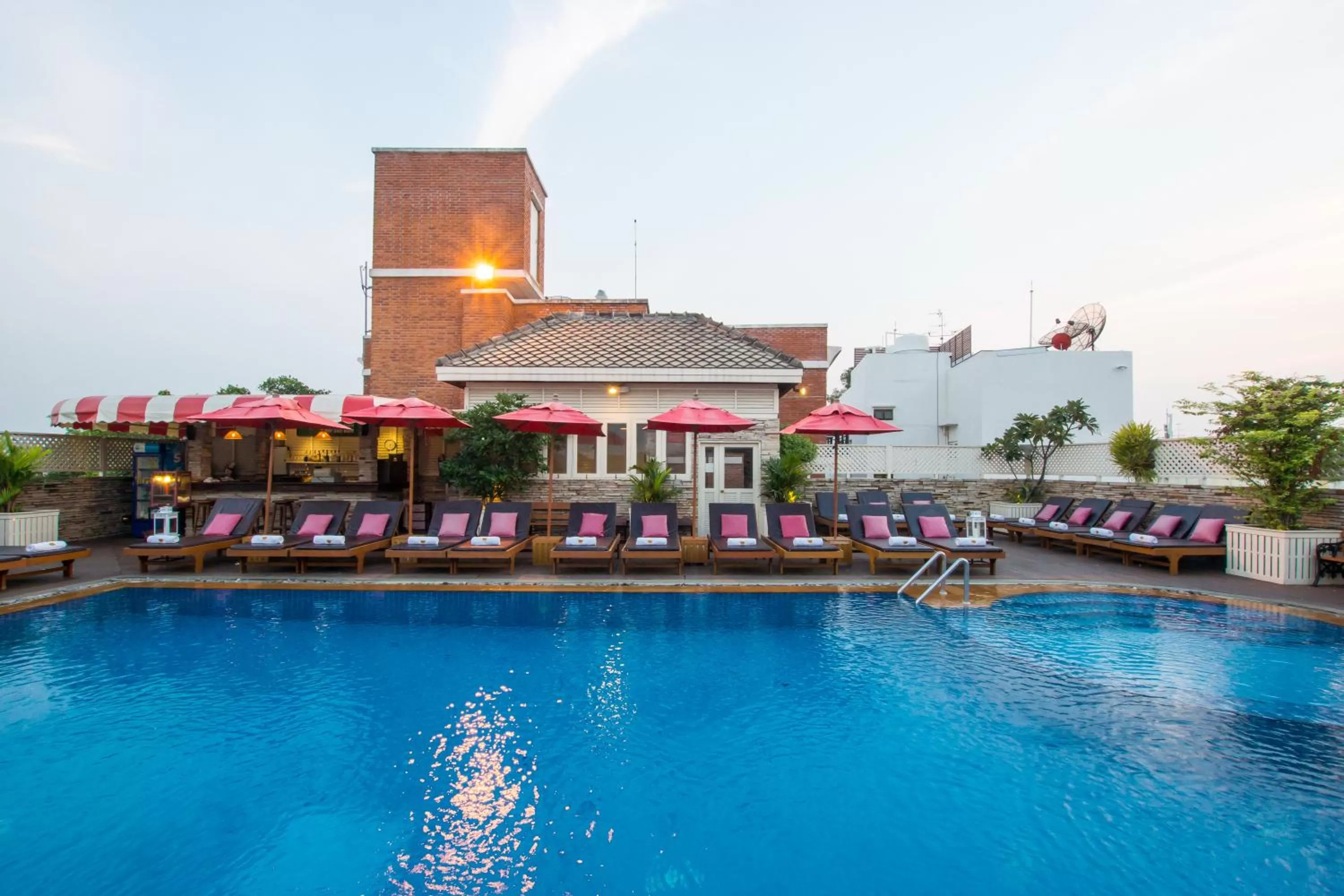 Swimming pool in Buddy Lodge, Khaosan Road