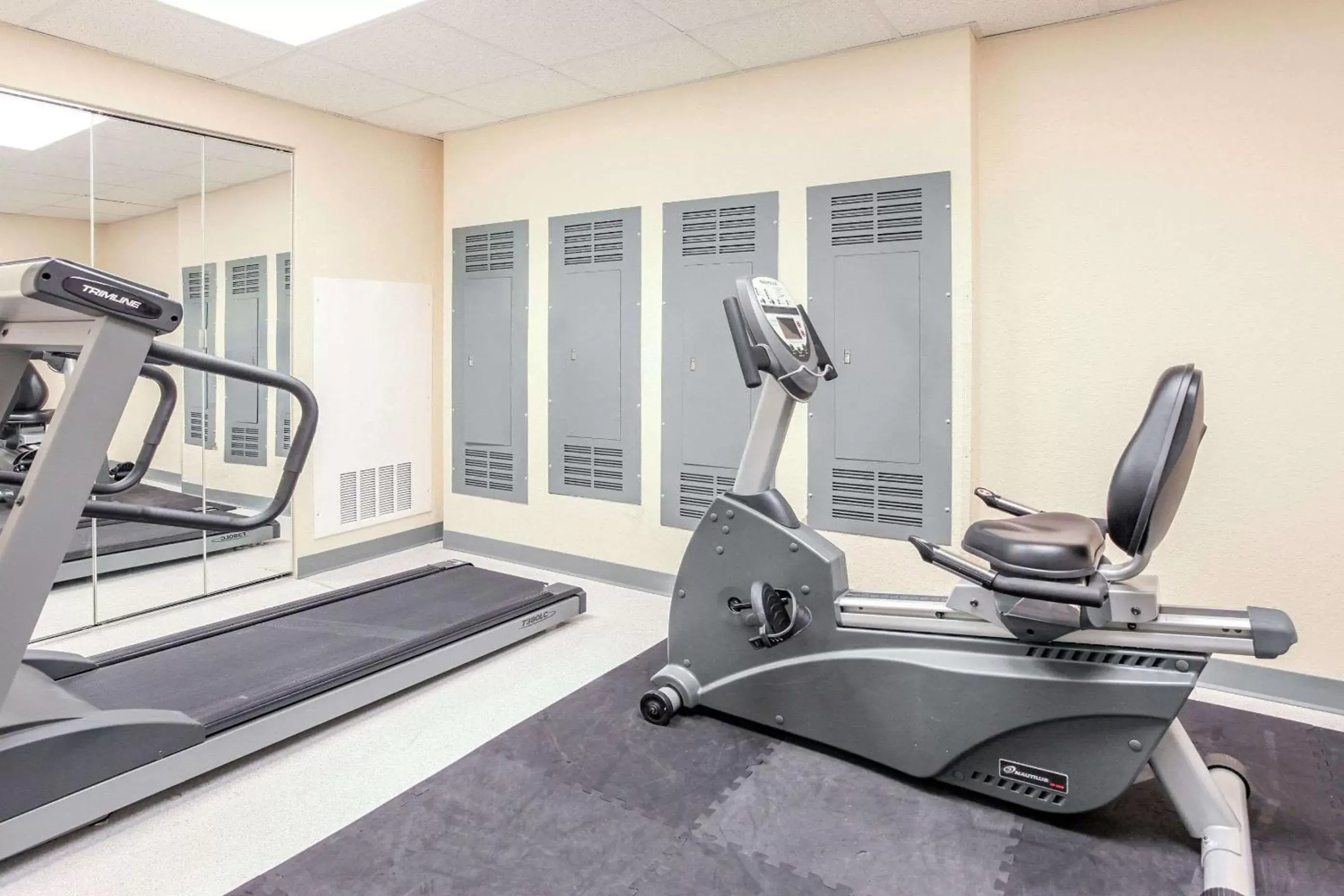 Fitness centre/facilities, Fitness Center/Facilities in Super 8 by Wyndham Sault Ste. Marie