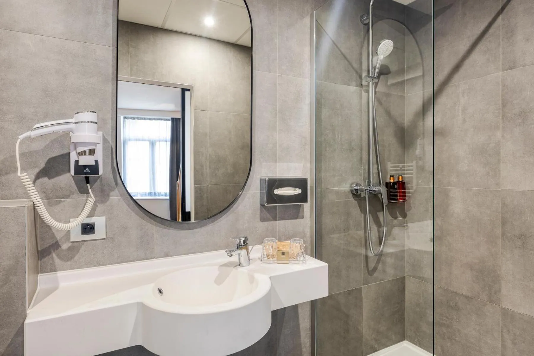 Bathroom in Aris Grand Place Hotel