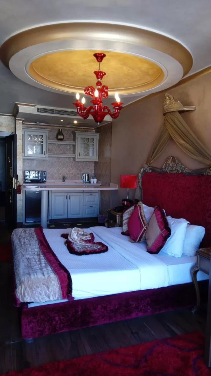 Photo of the whole room, Bed in Q Hotel