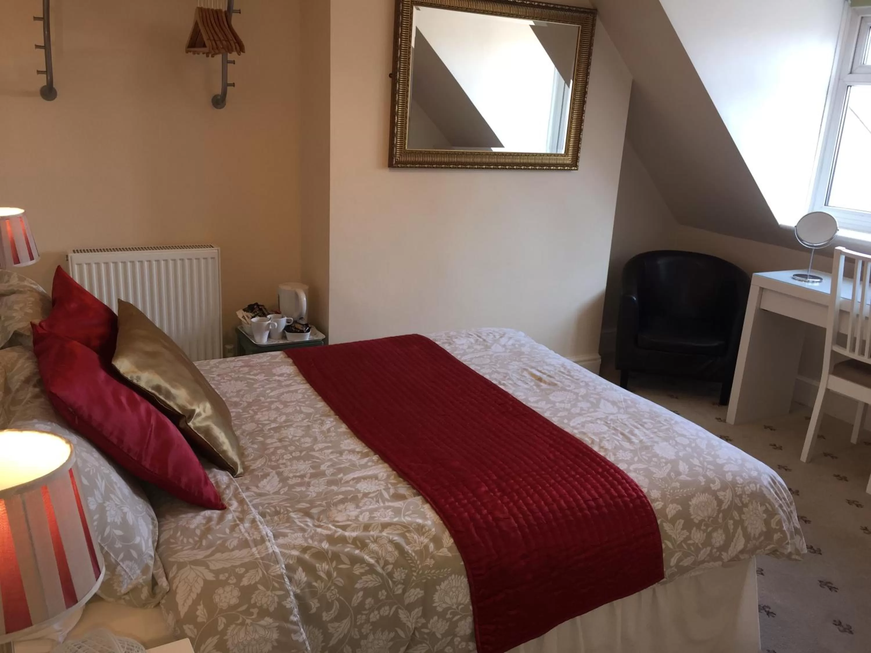 Double Room with Private Bathroom in Shrubbery Guest House