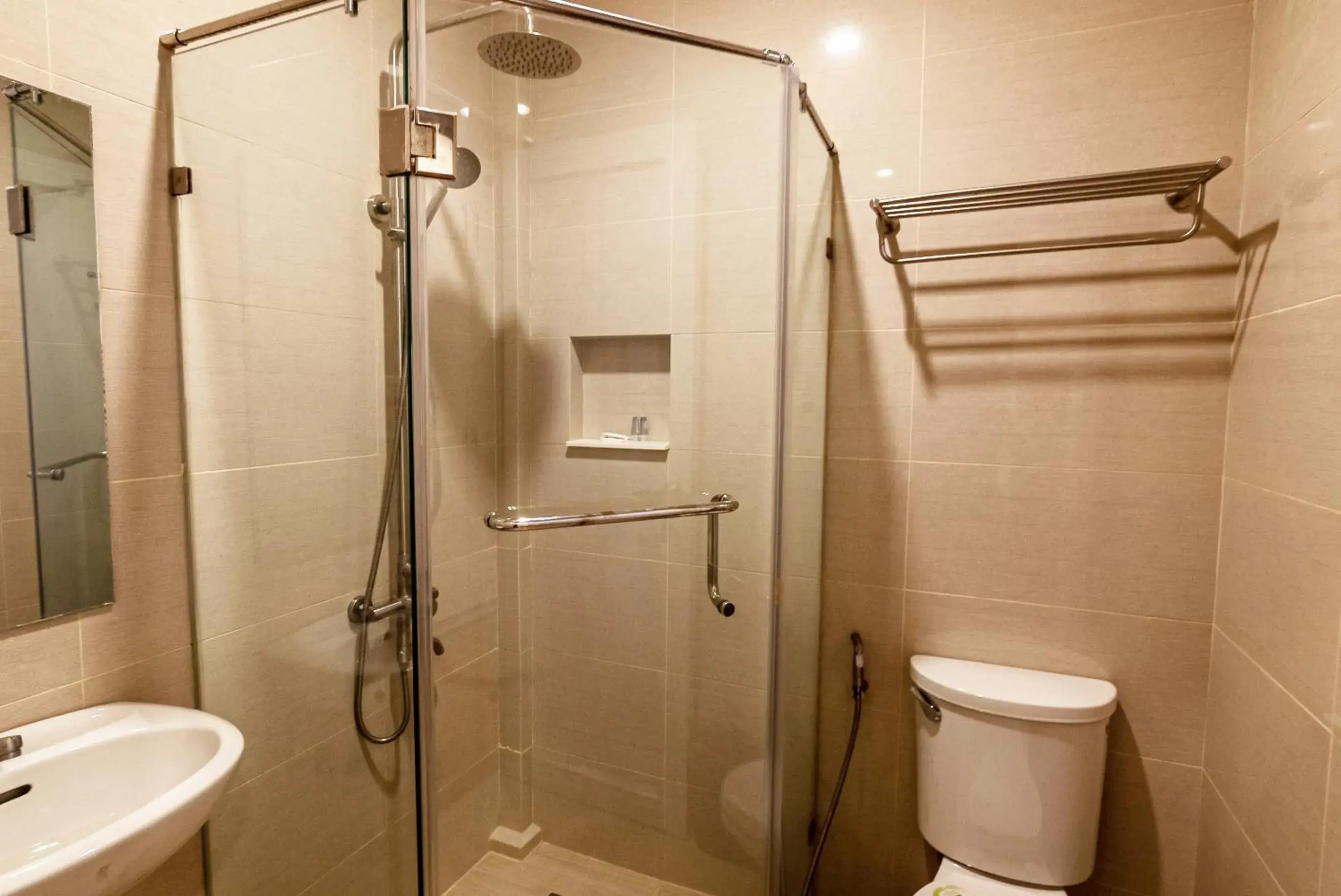 Bathroom in Kiwi Hotel
