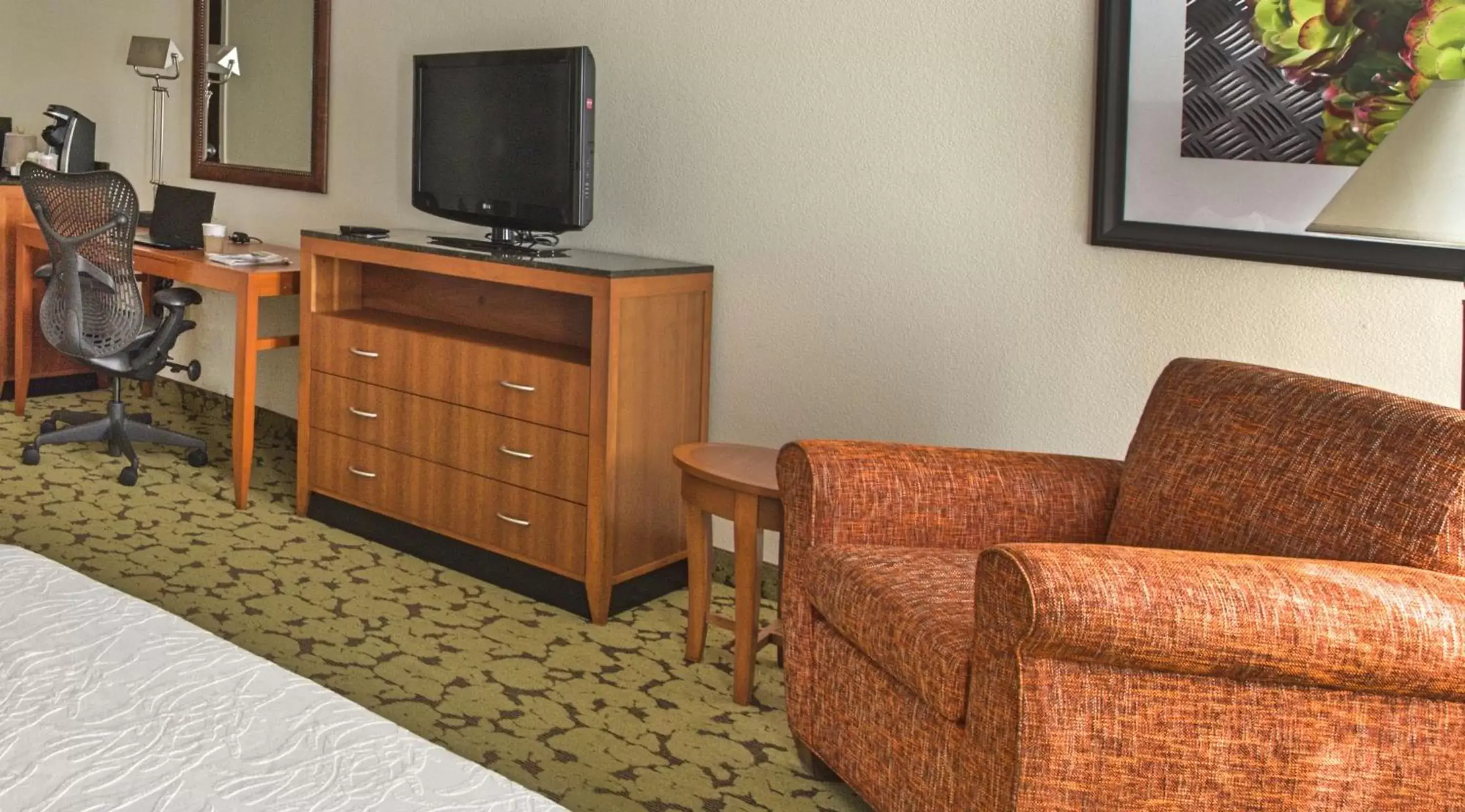 Bedroom, Seating Area in Hilton Garden Inn Huntsville/Space Center