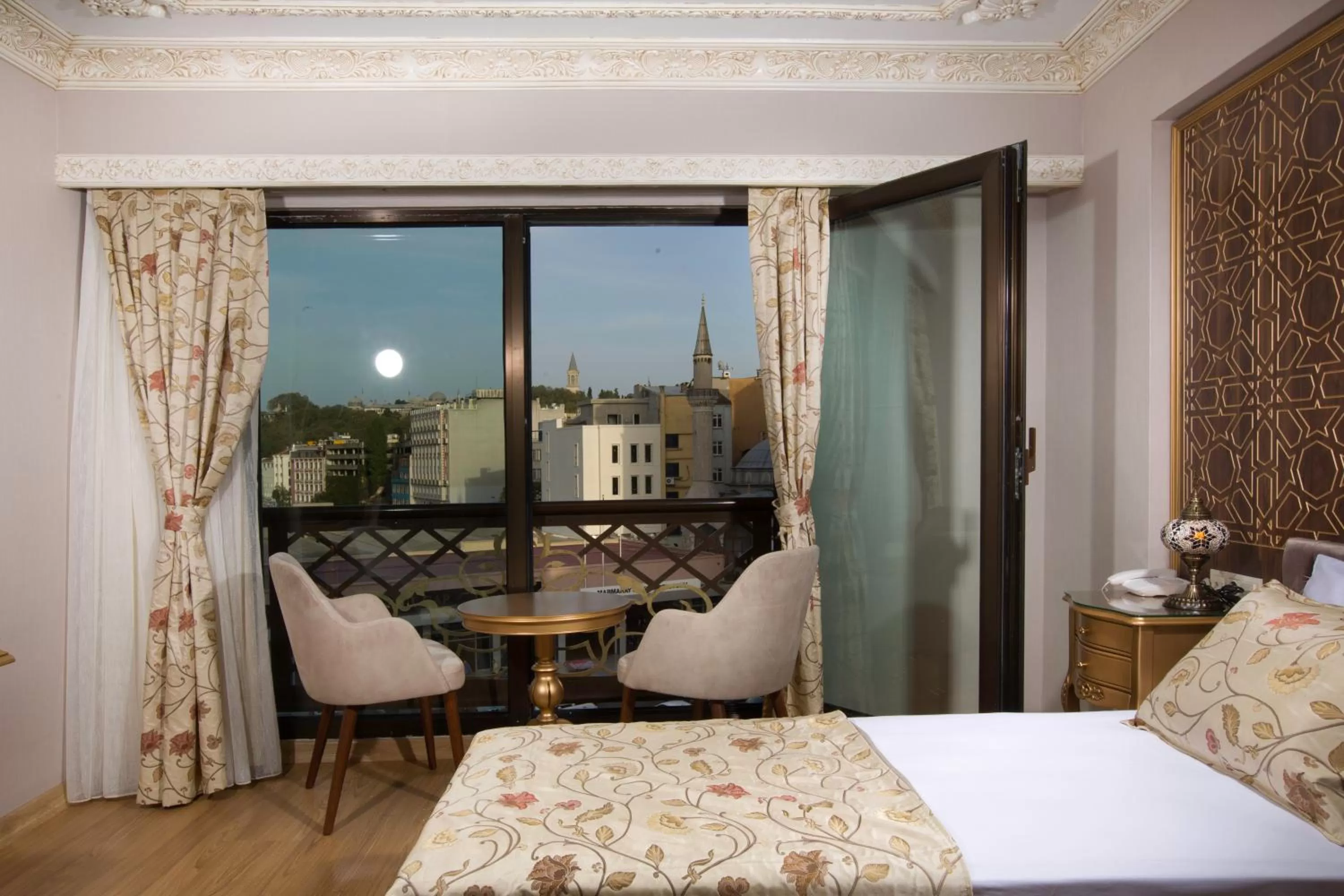 City view, Bed in Empire Suite Hotel