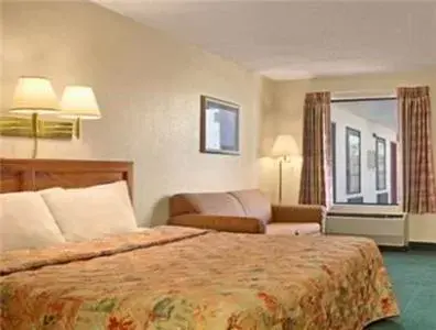 Bed in Days Inn by Wyndham Apple Valley Pigeon Forge/Sevierville