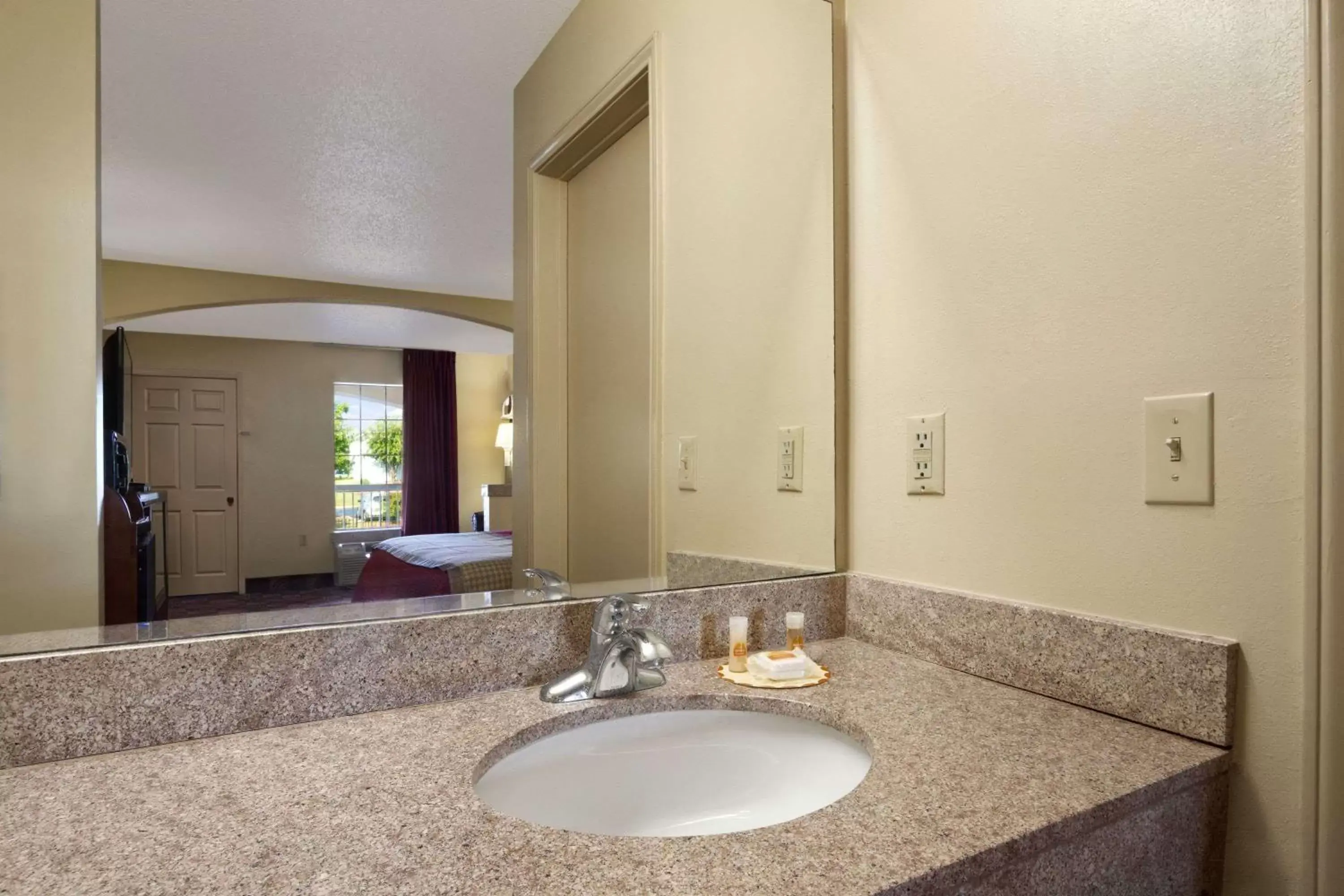 Bathroom in Days Inn & Suites by Wyndham Tuscaloosa - Univ. of Alabama