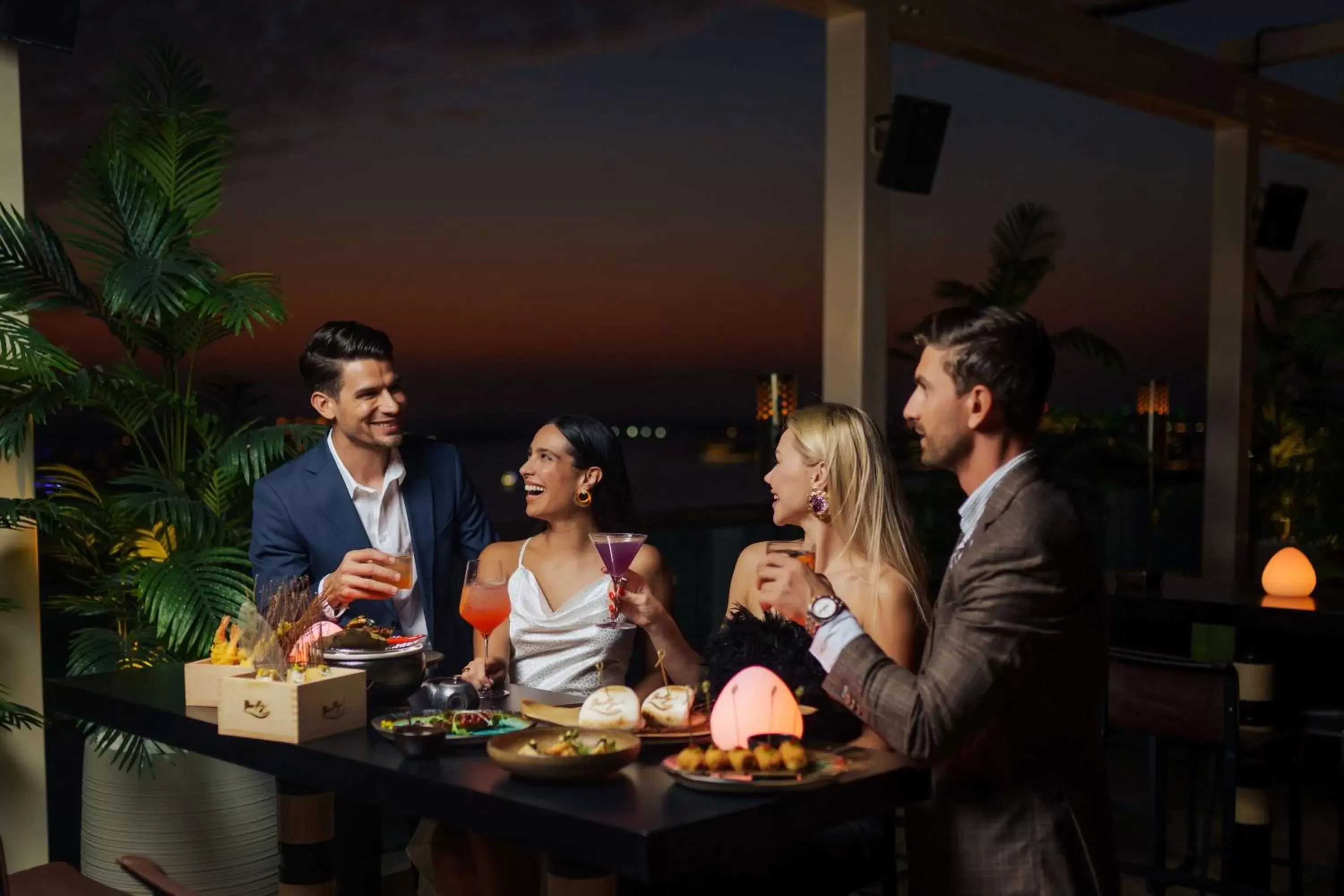 Lounge or bar in Hilton Dubai Palm Jumeirah