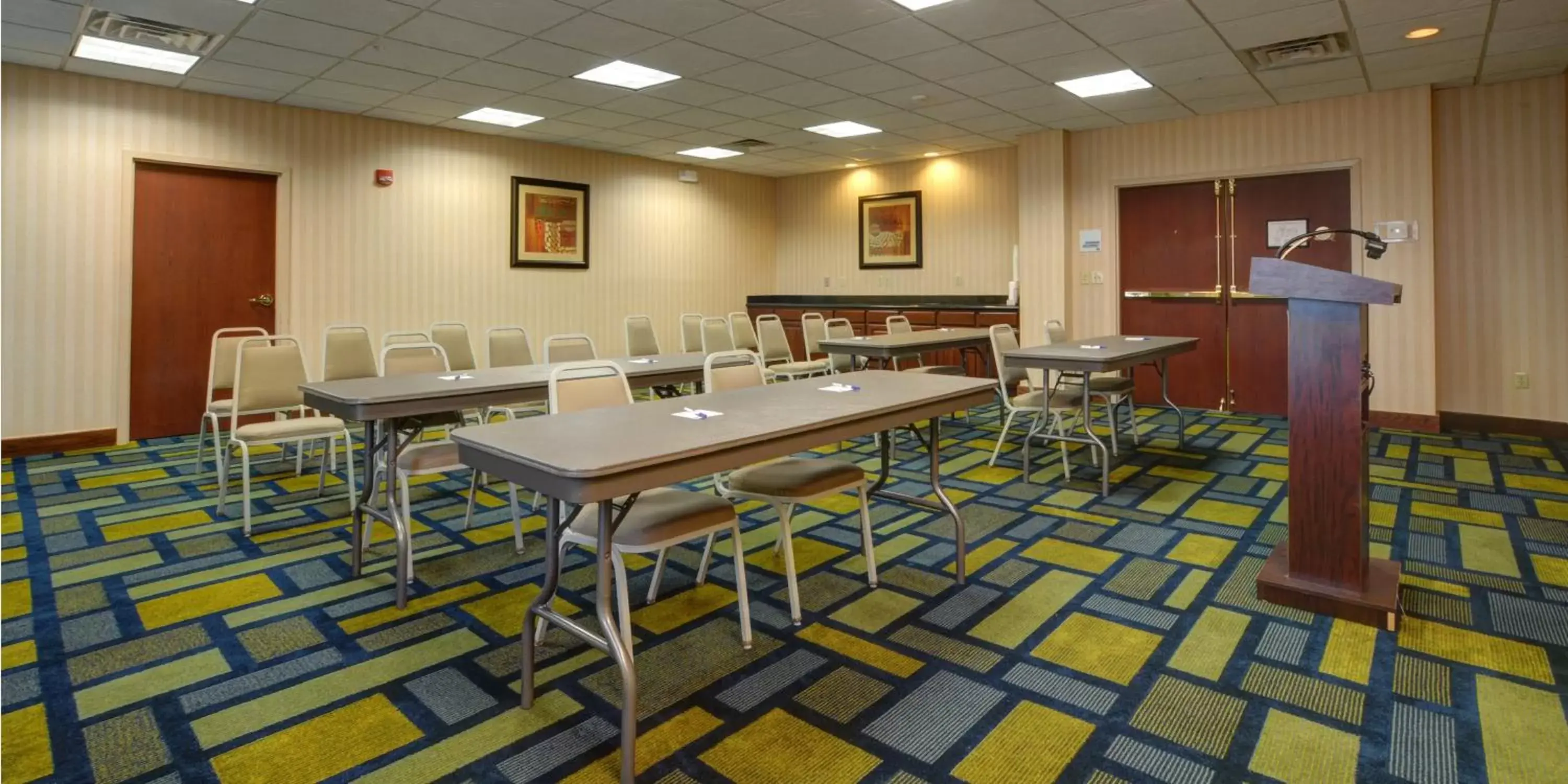 Meeting/conference room in Holiday Inn Express & Suites Midwest City, an IHG Hotel