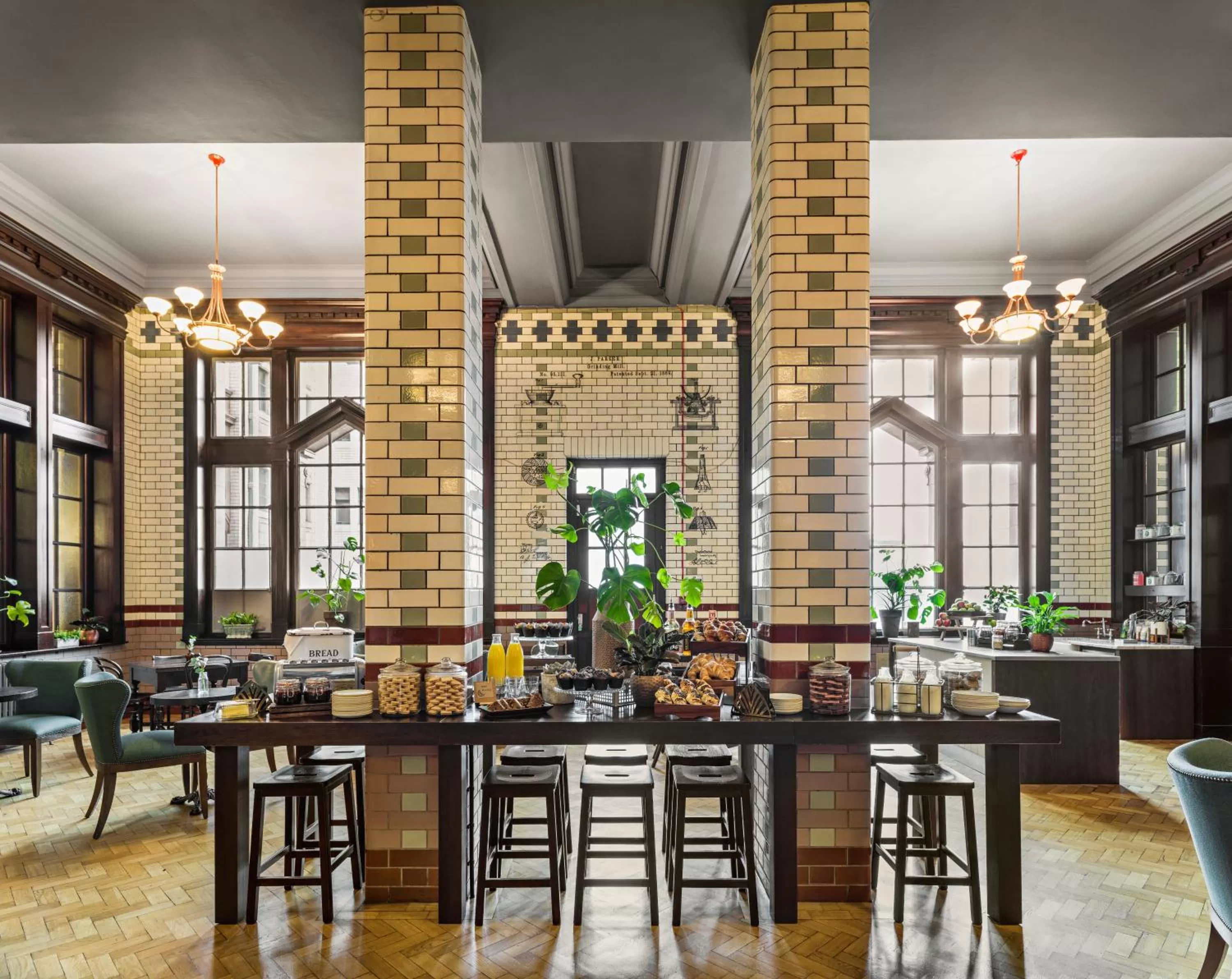 Food and drinks in Kimpton Clocktower by IHG