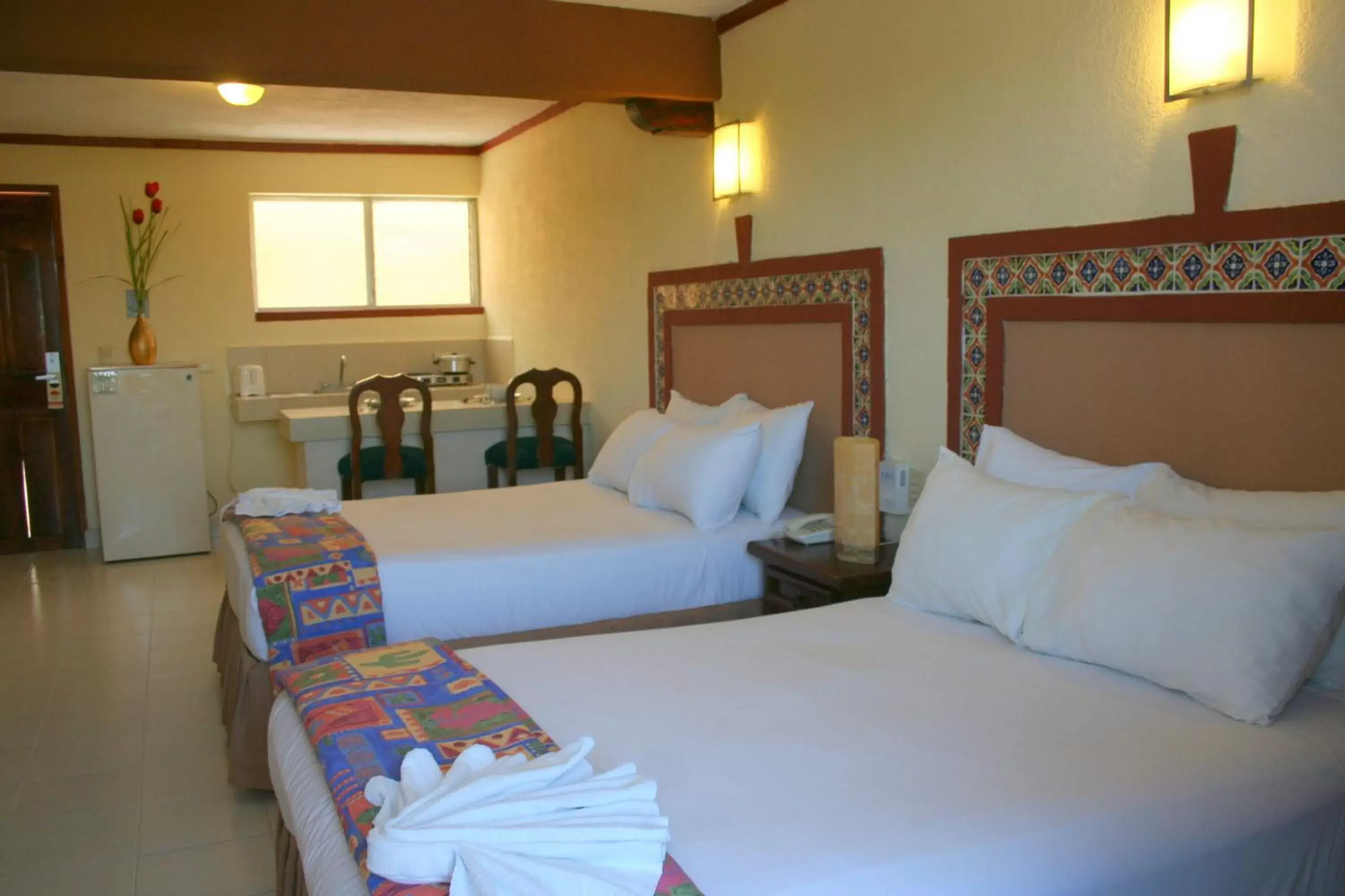 Photo of the whole room, Bed in Suites Cancun Center