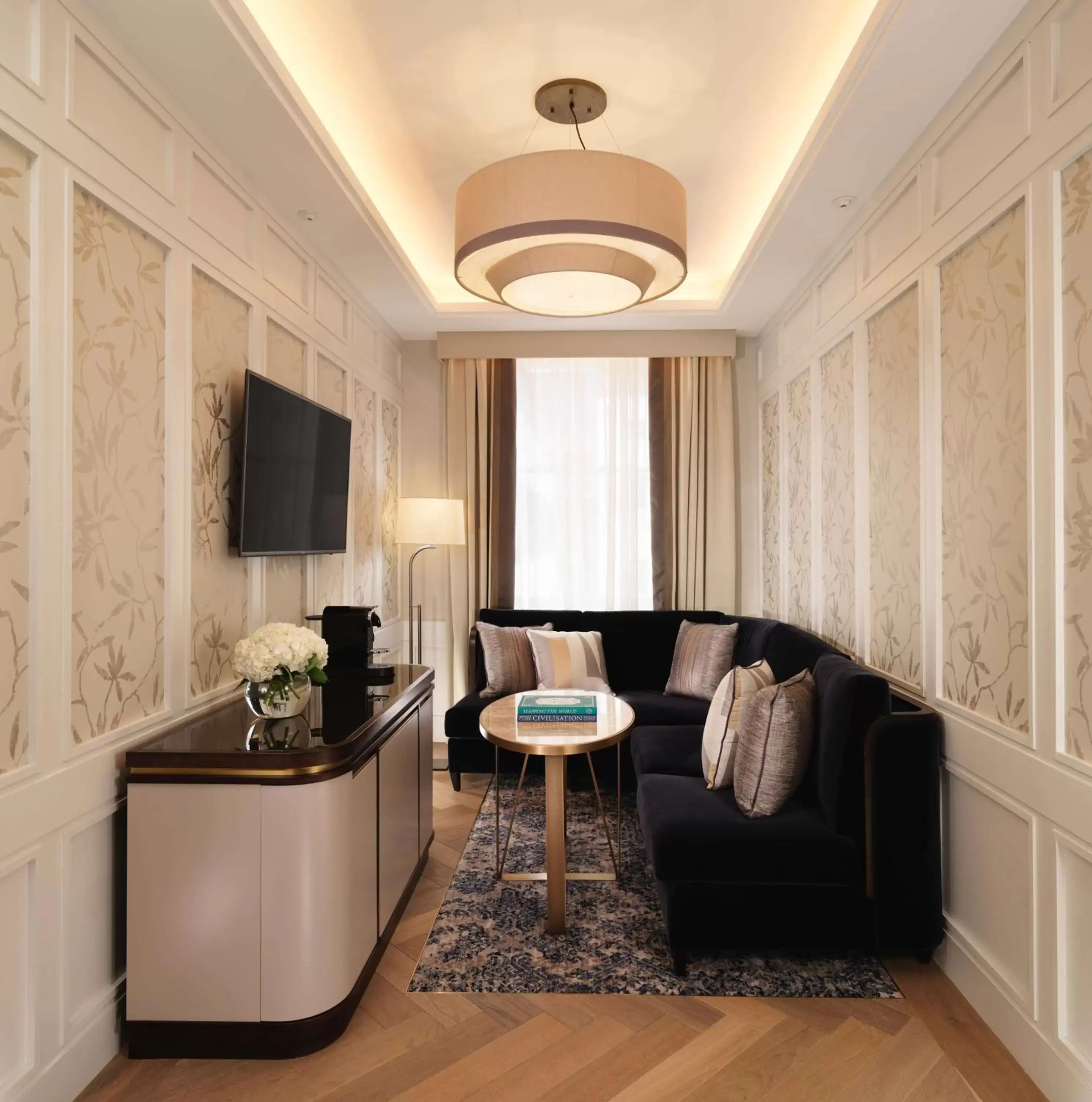 Bedroom, Seating Area in The Biltmore Mayfair, LXR Hotels & Resorts