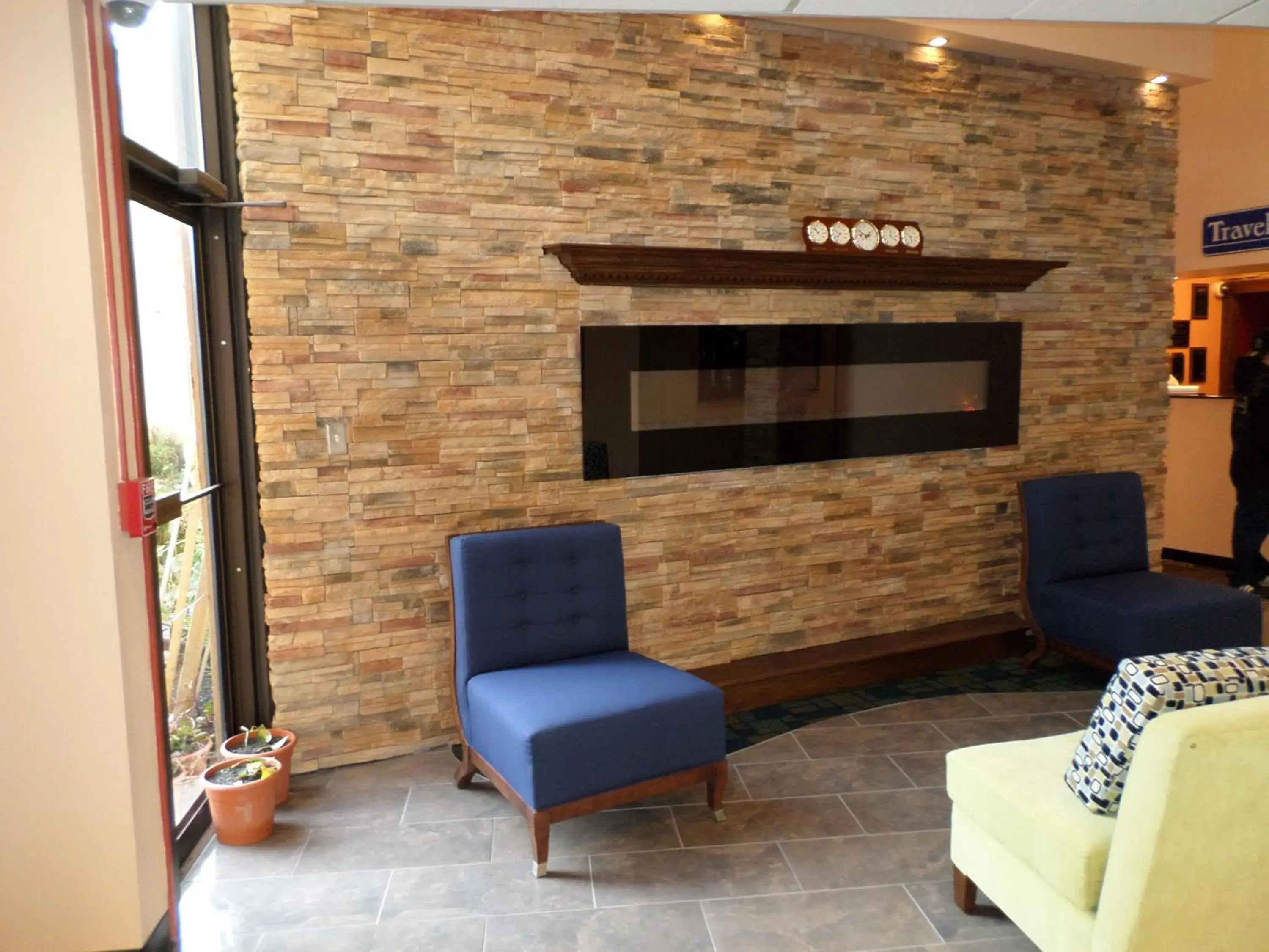 Day, Lobby/Reception in Travelodge by Wyndham Cleveland Lakewood