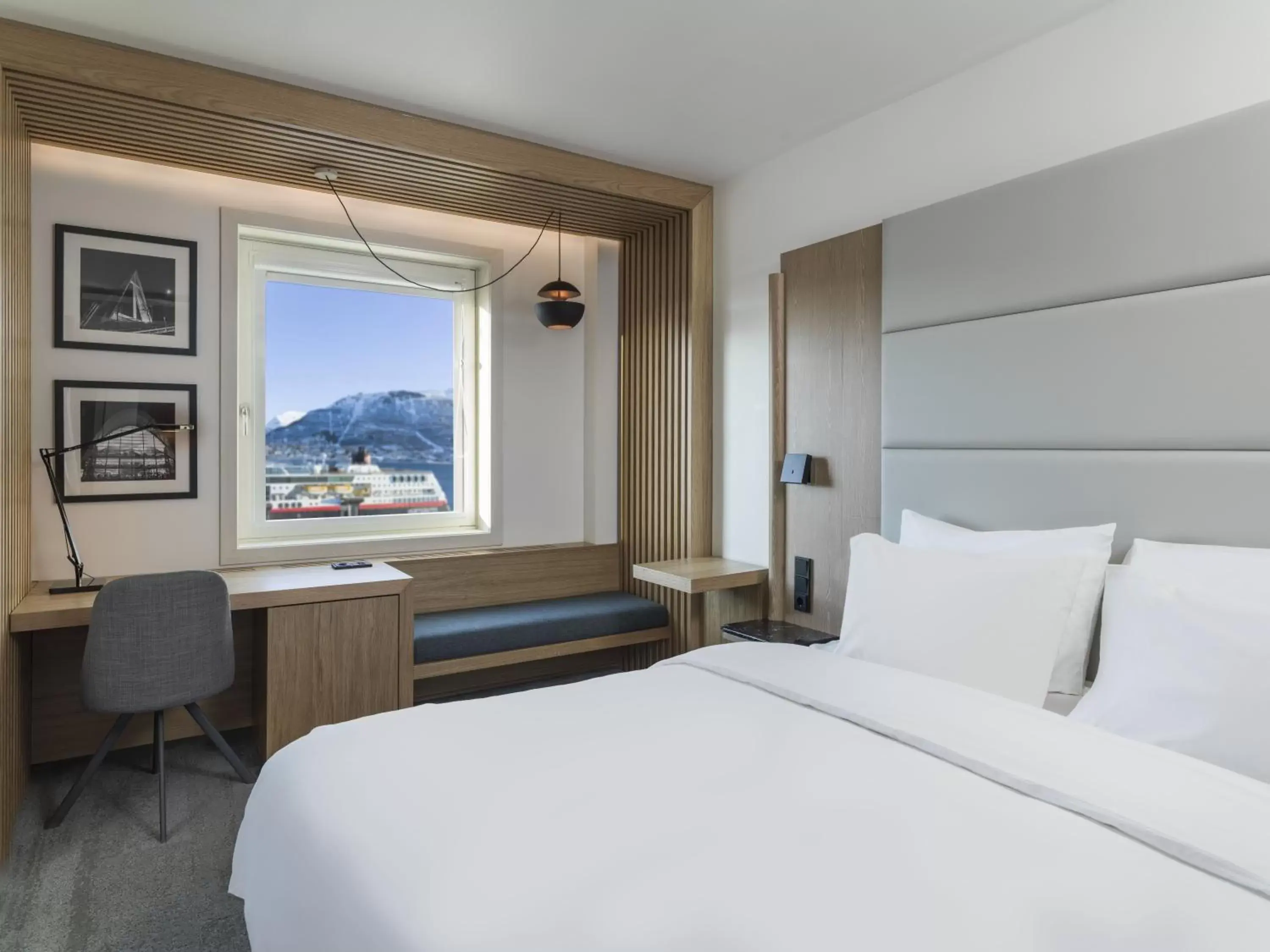 Bedroom, Bed in Radisson Blu Hotel Tromsø
