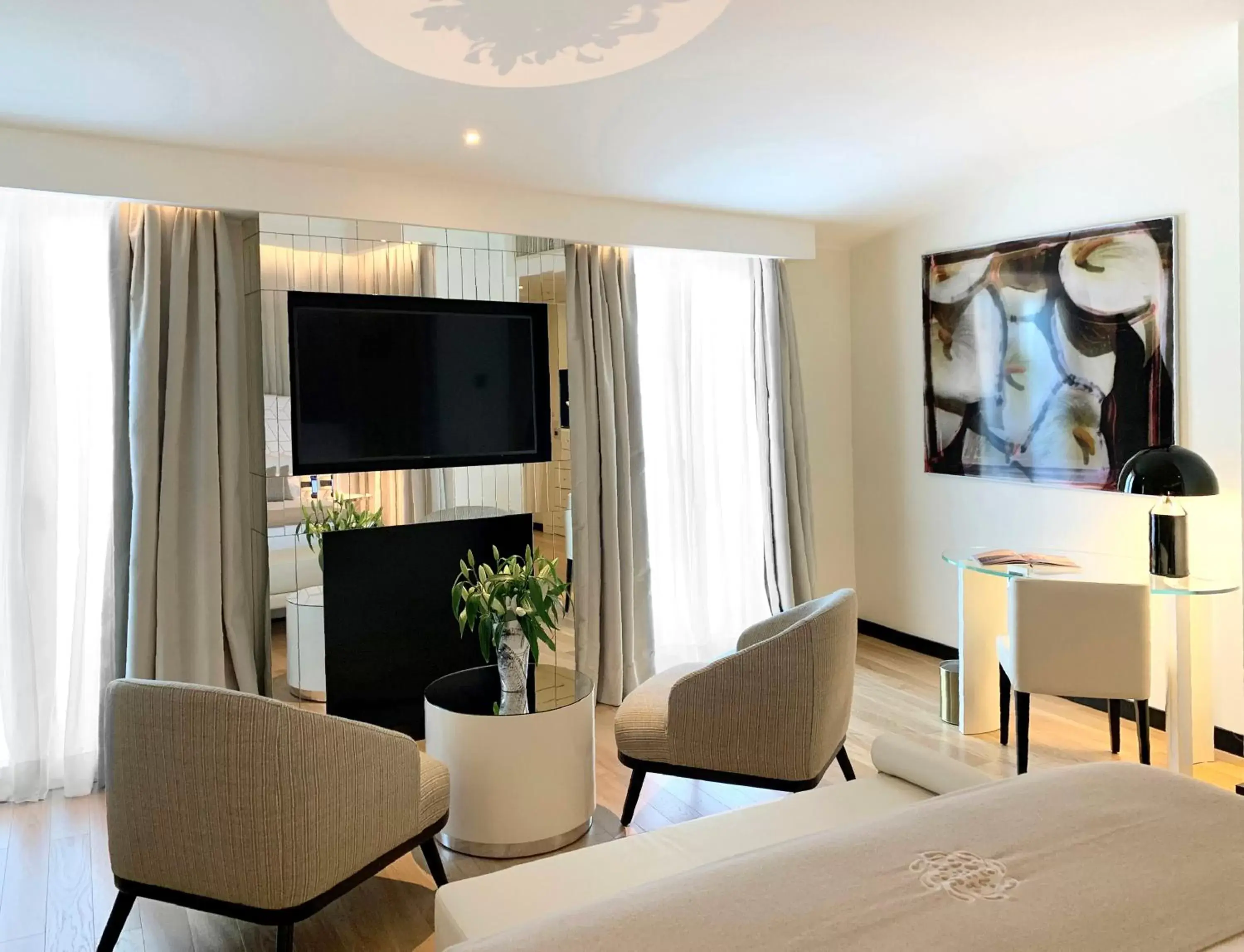 Bedroom, TV/Entertainment Center in Rosa Grand Milano - Starhotels Collezione
