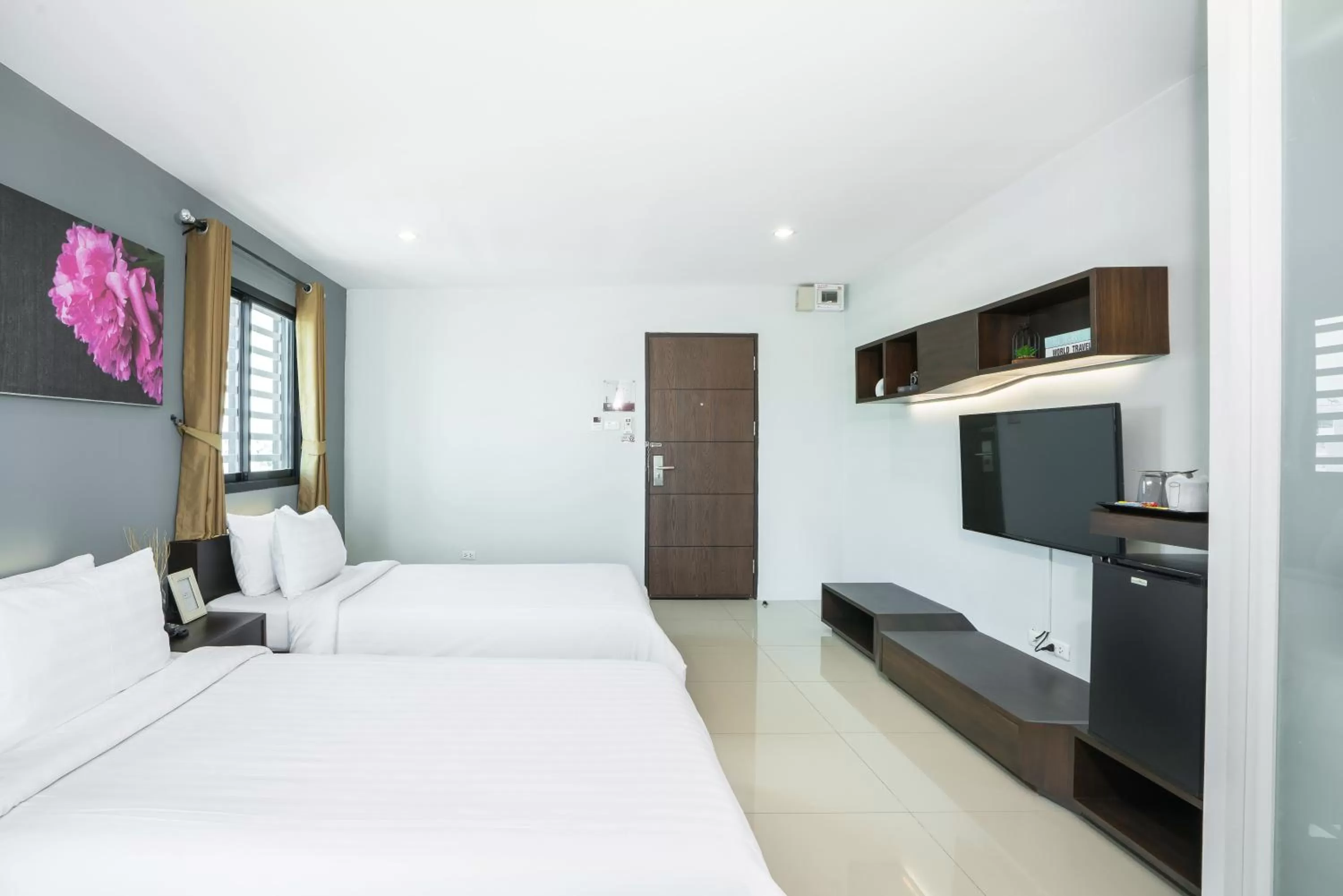 Photo of the whole room, Bed in De Botan Srinakarin Hotel & Residence