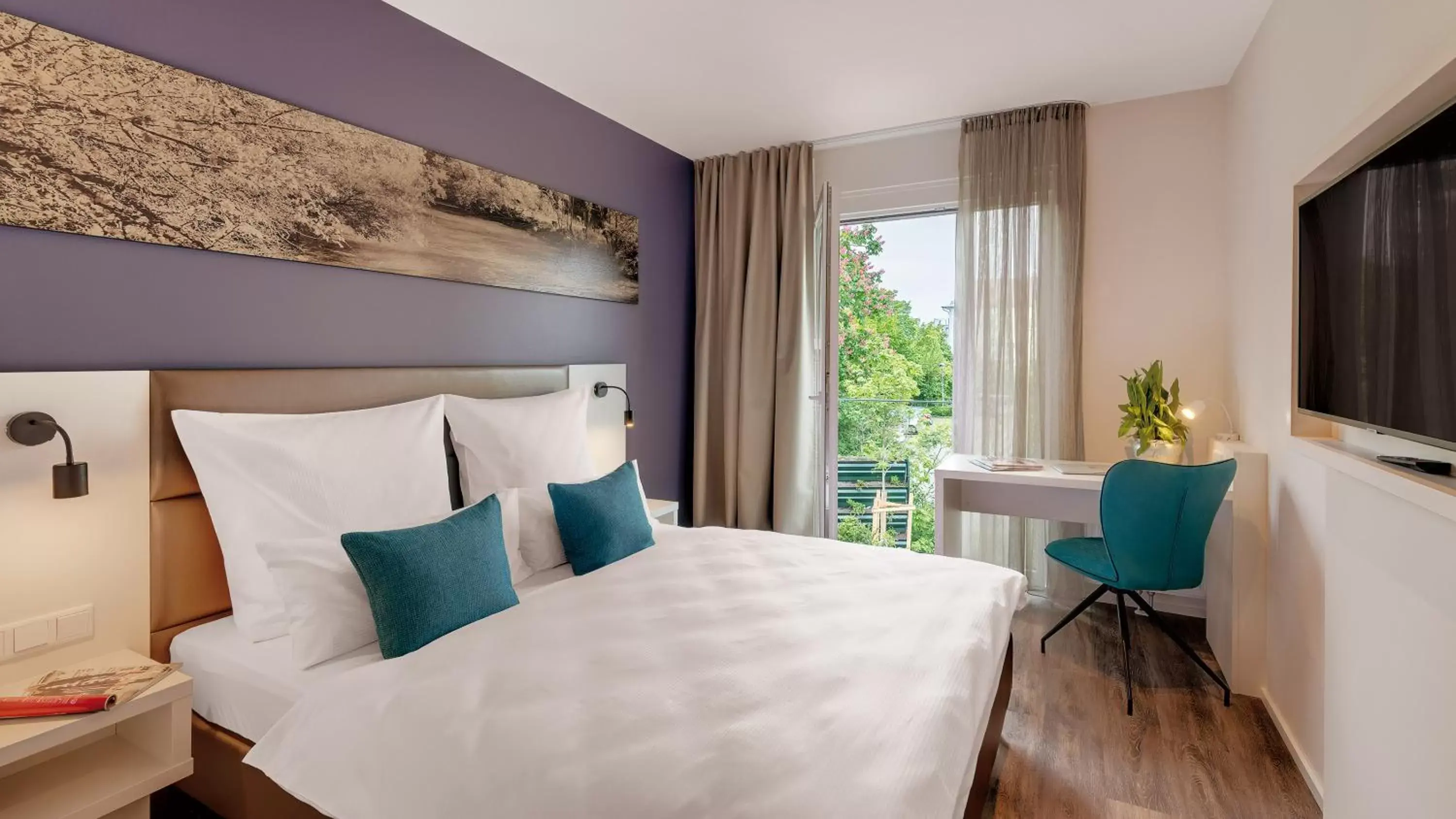 Deluxe Queen Room - single occupancy in Amper Art Hotel Deluxe Queen Room - single occupancy in Amper Art Hotel