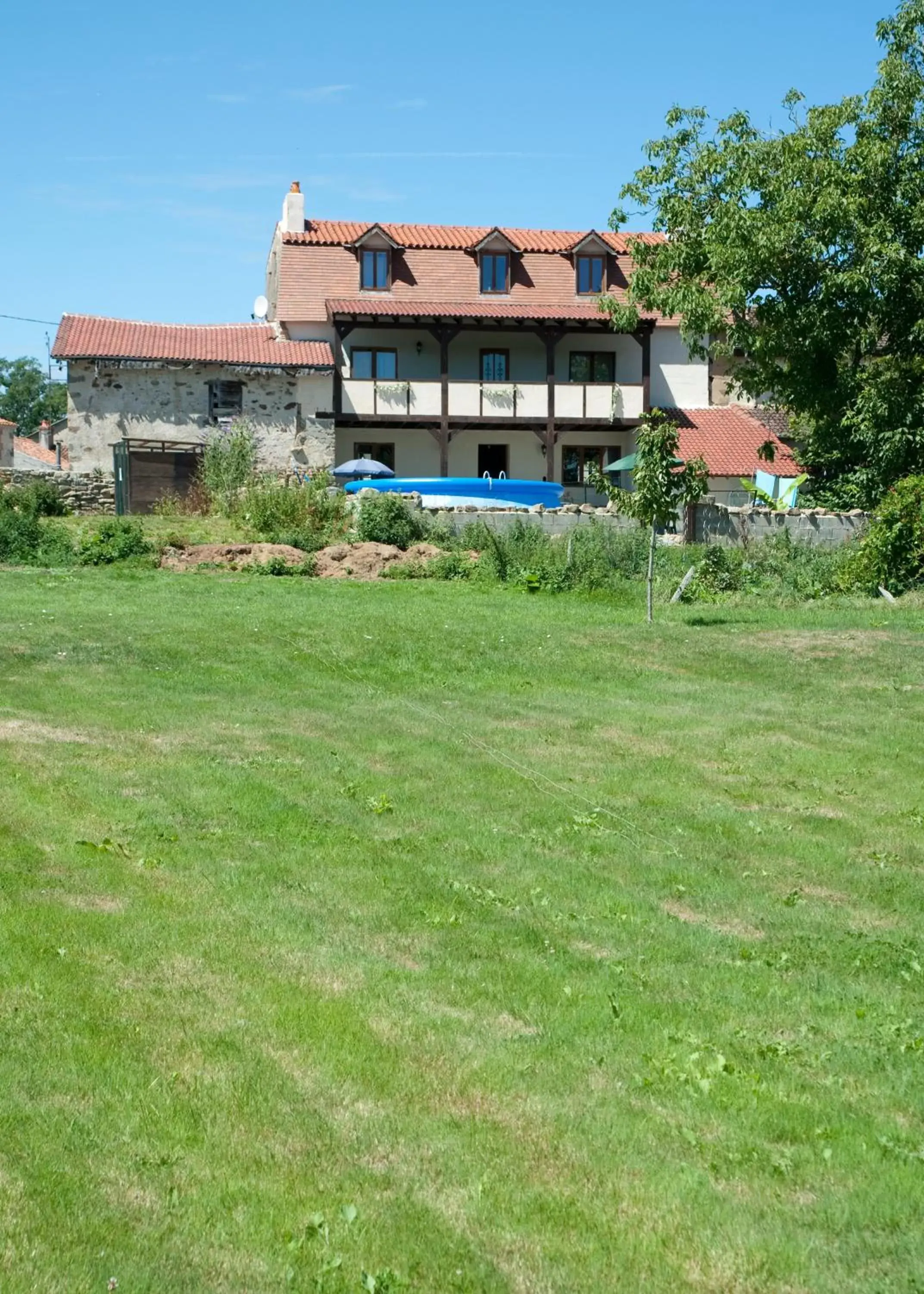 Garden, Property Building in L'Ancien Presbytère Chambres D'hote ou Gite