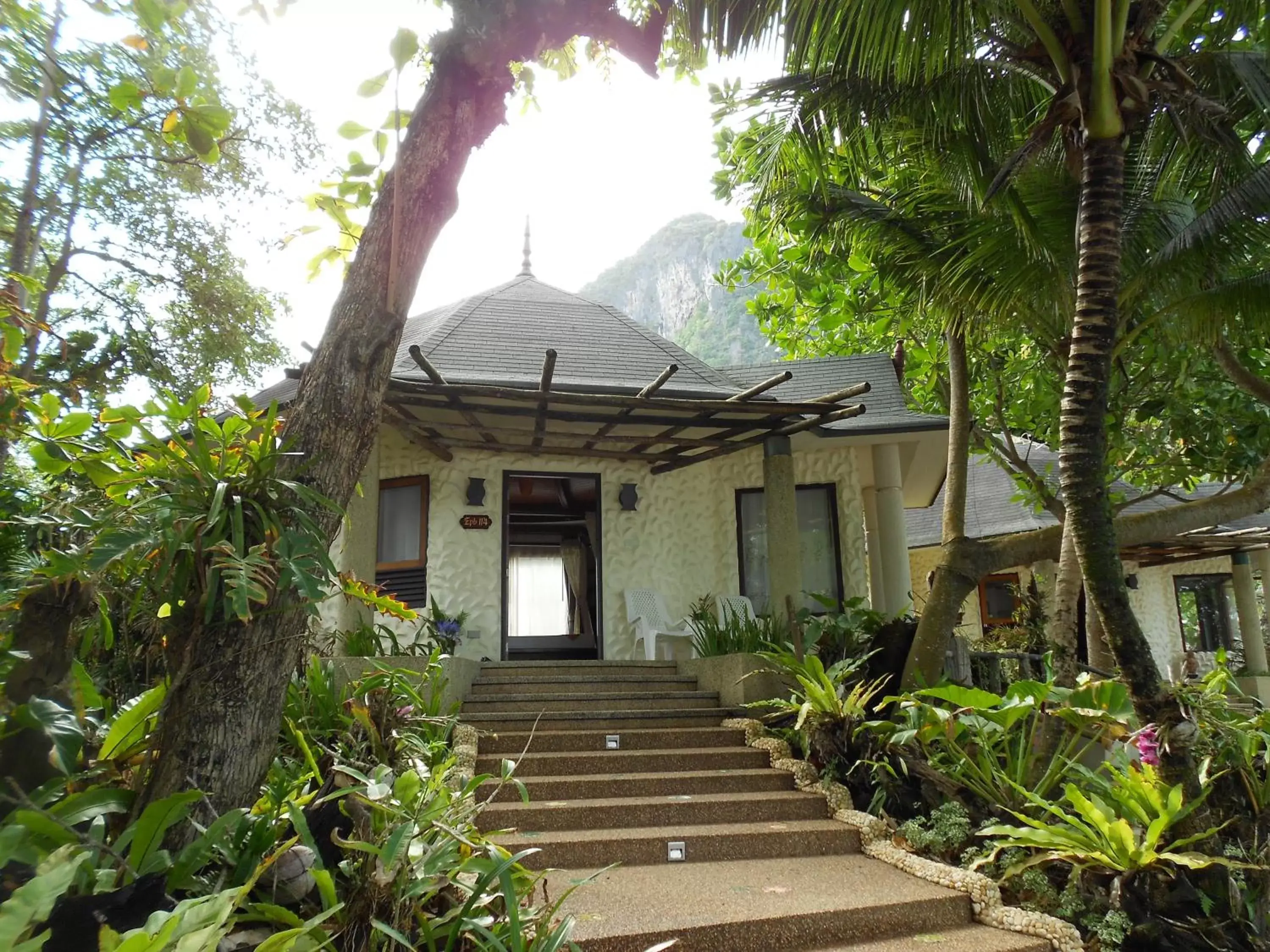 Facade/entrance, Property Building in Golden Beach Resort