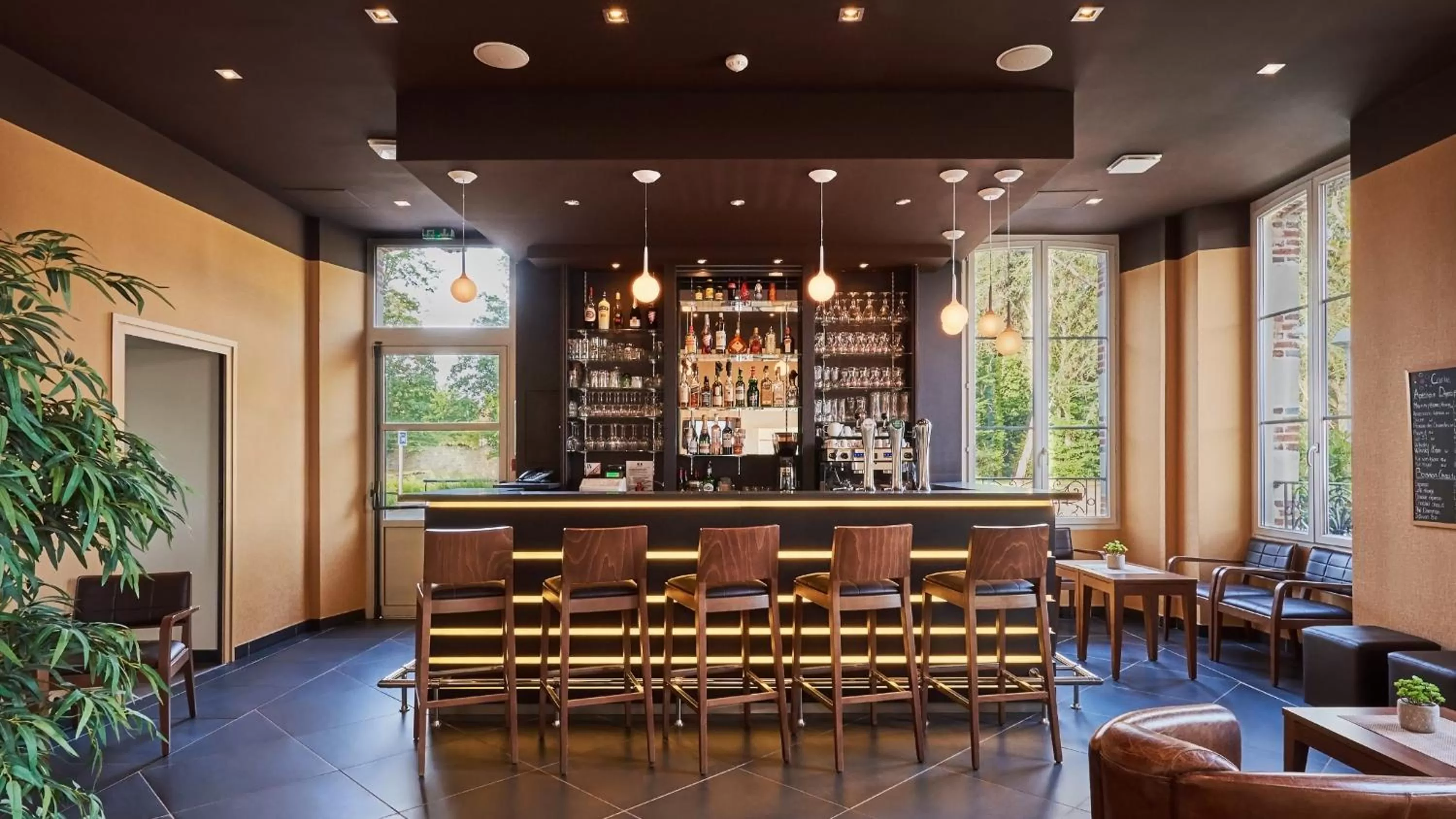 Lounge or bar in Résidence Château du Mée