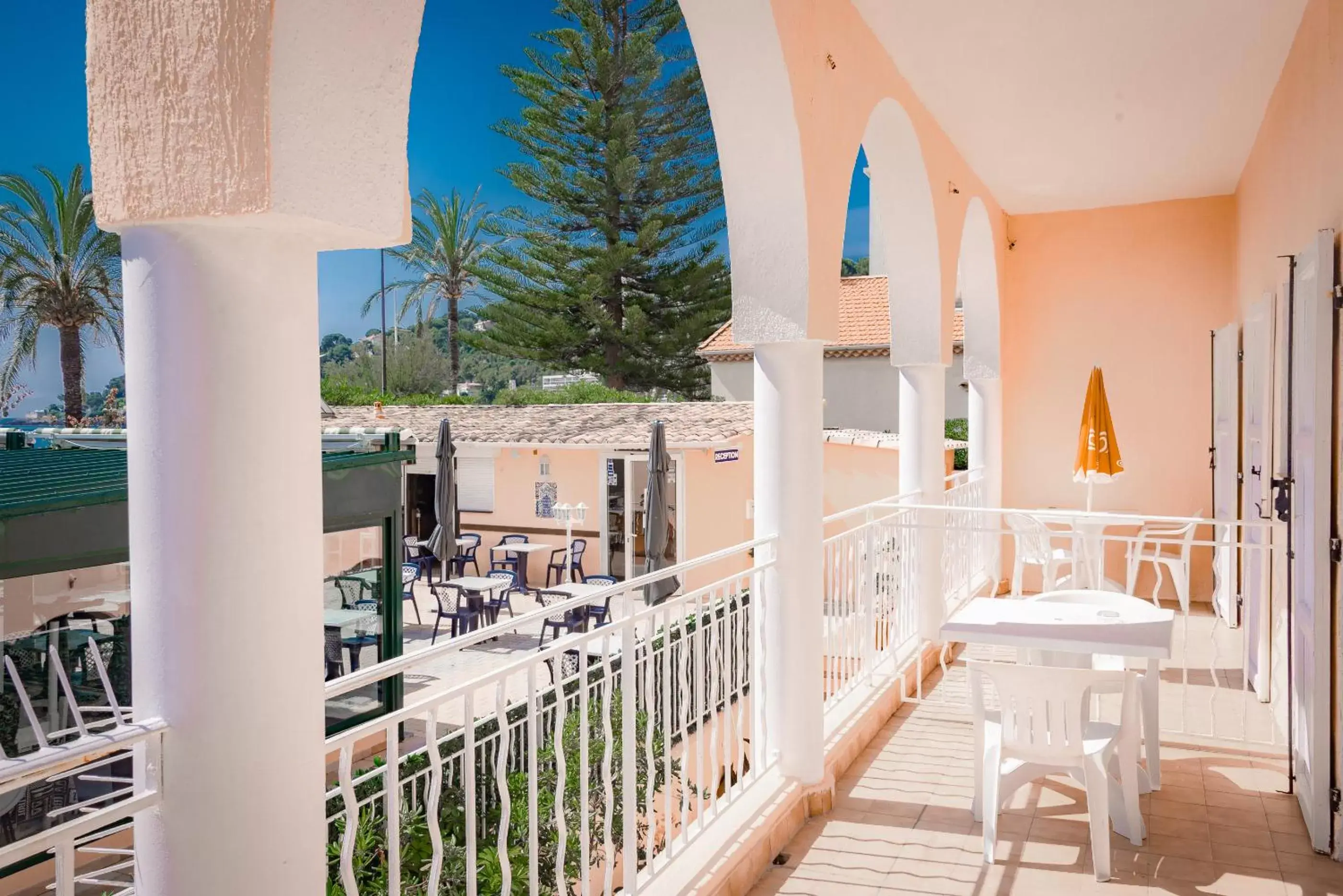 Balcony/Terrace in Hotel et Appartements Reine D'Azur