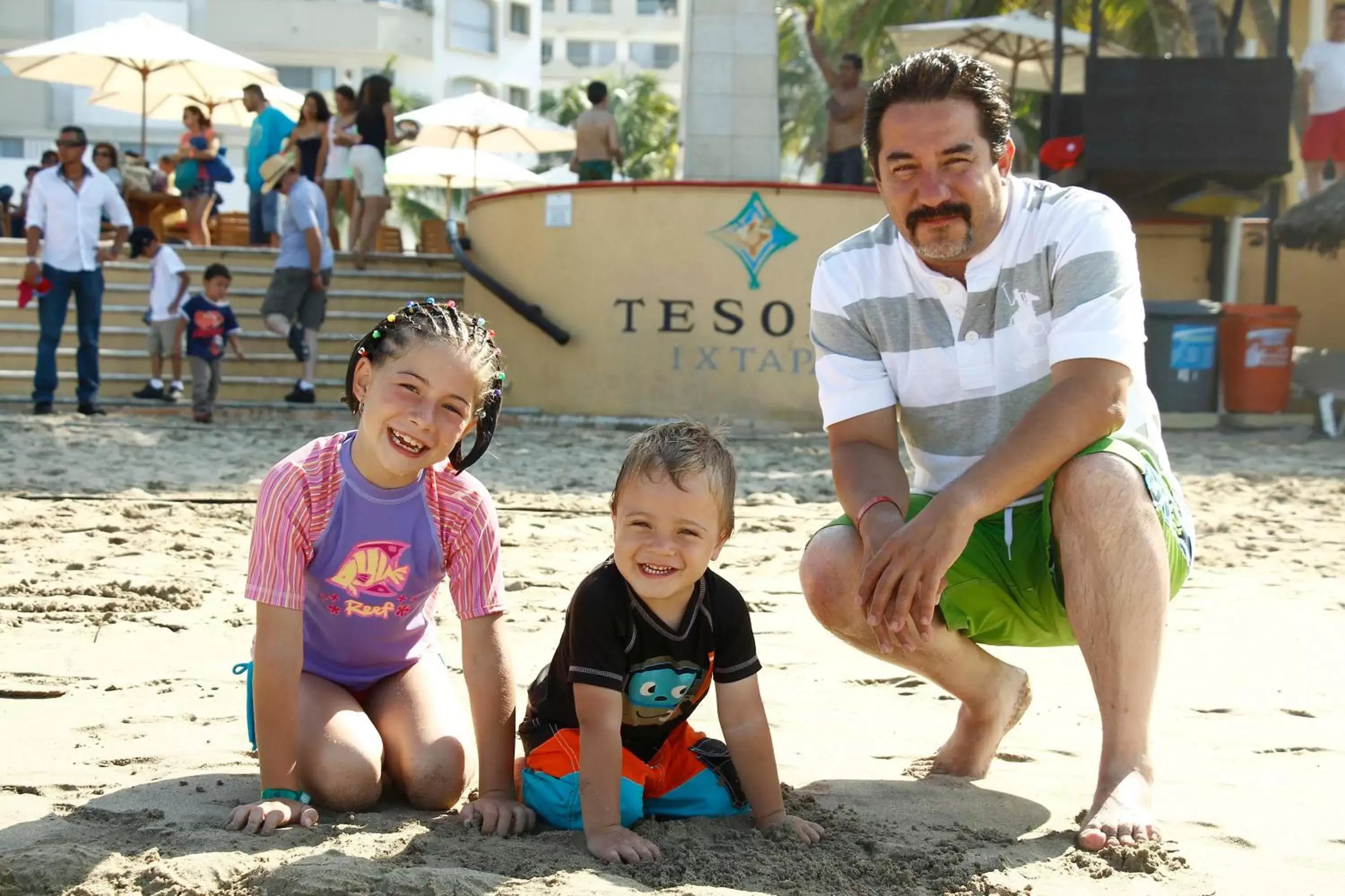 group of guests, Family in Tesoro Ixtapa All Inclusive