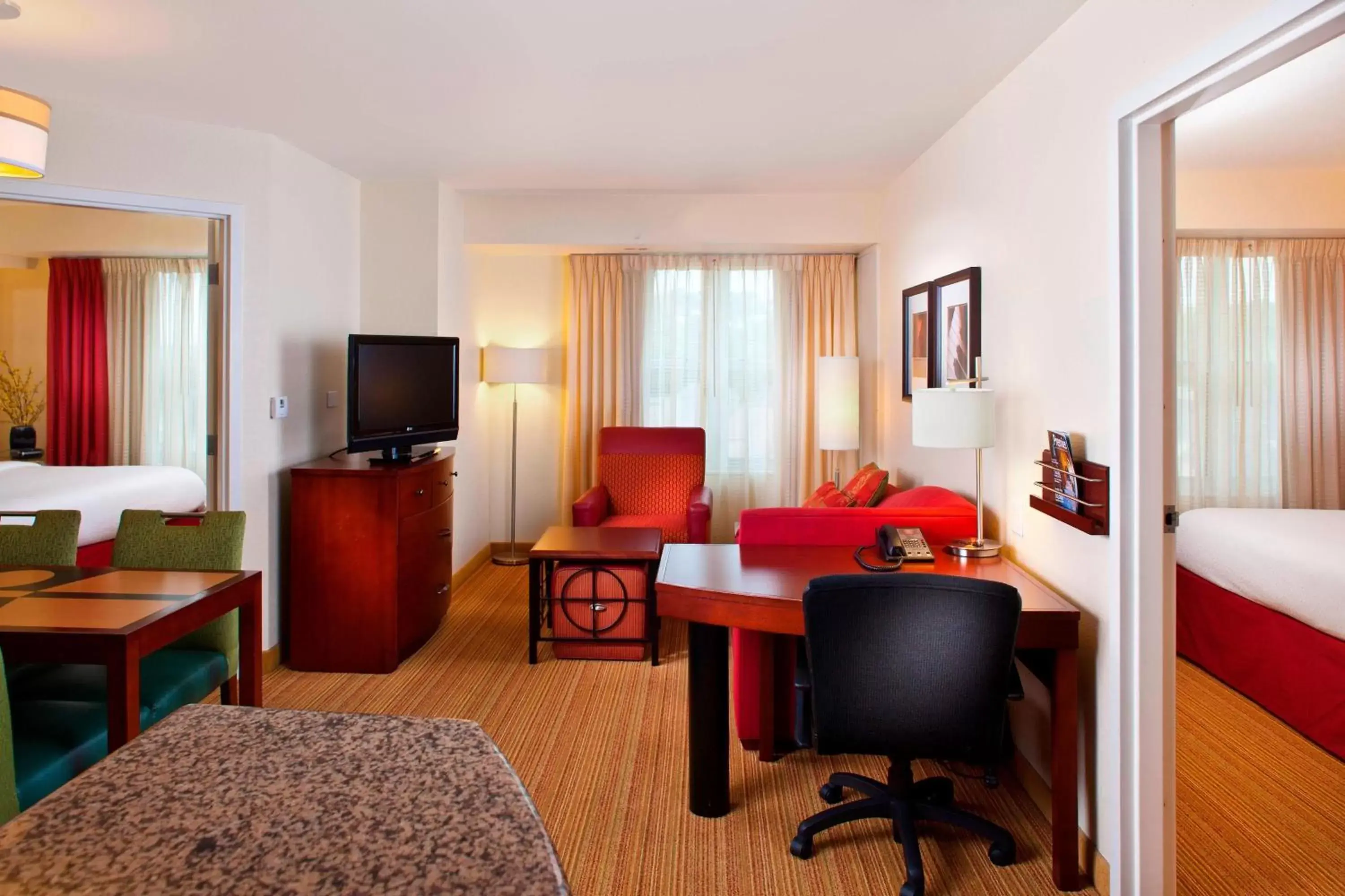 Bedroom, TV/Entertainment Center in Residence Inn by Marriott Covington Northshore