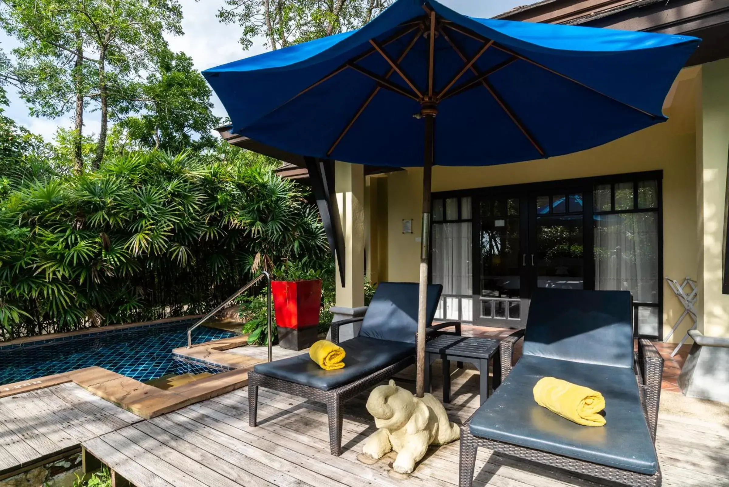 Swimming pool, Restaurant/Places to Eat in Seaview Resort Khao Lak - SHA Plus