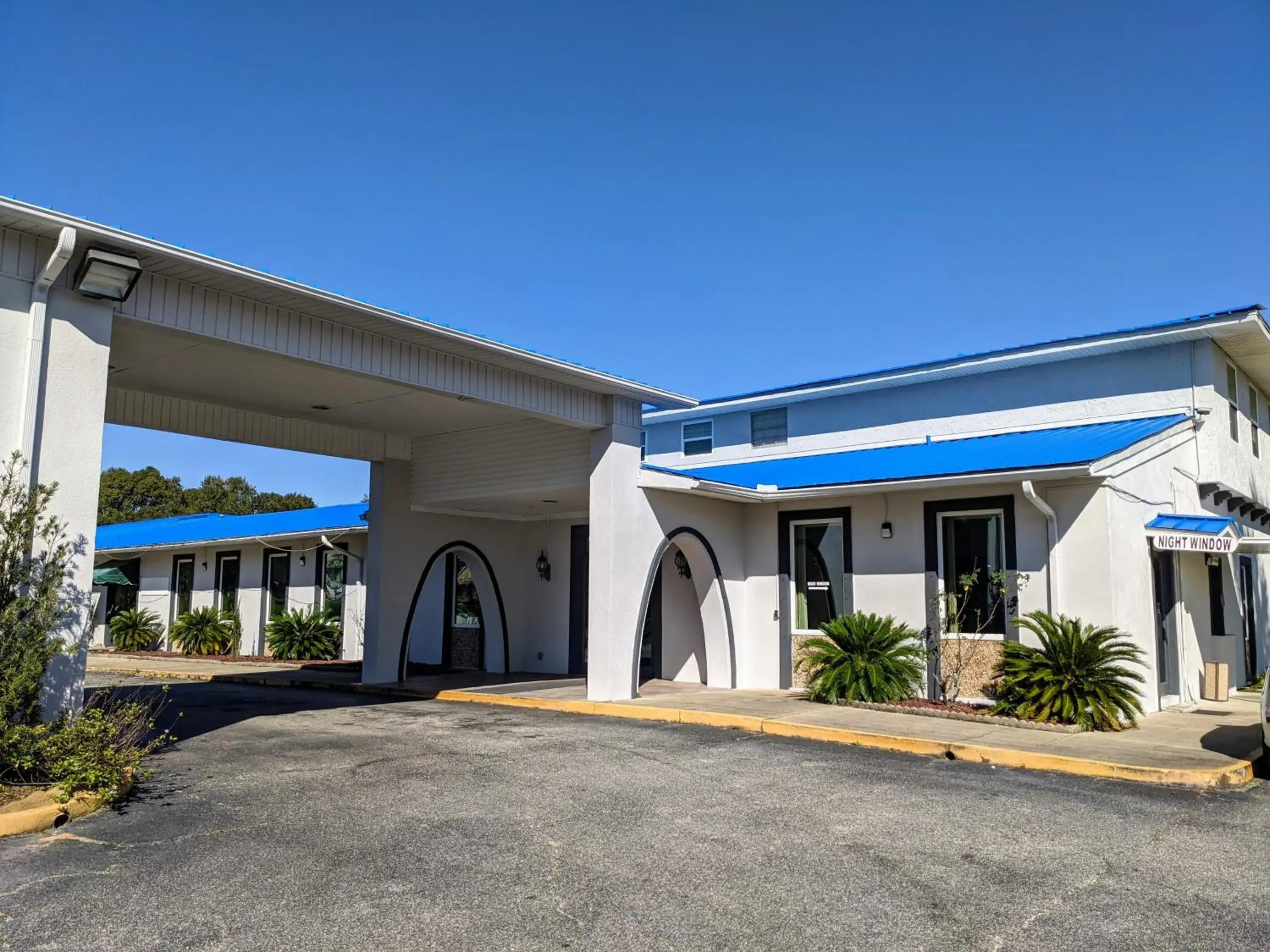 Facade/entrance, Property Building in Garden Inn & Suites