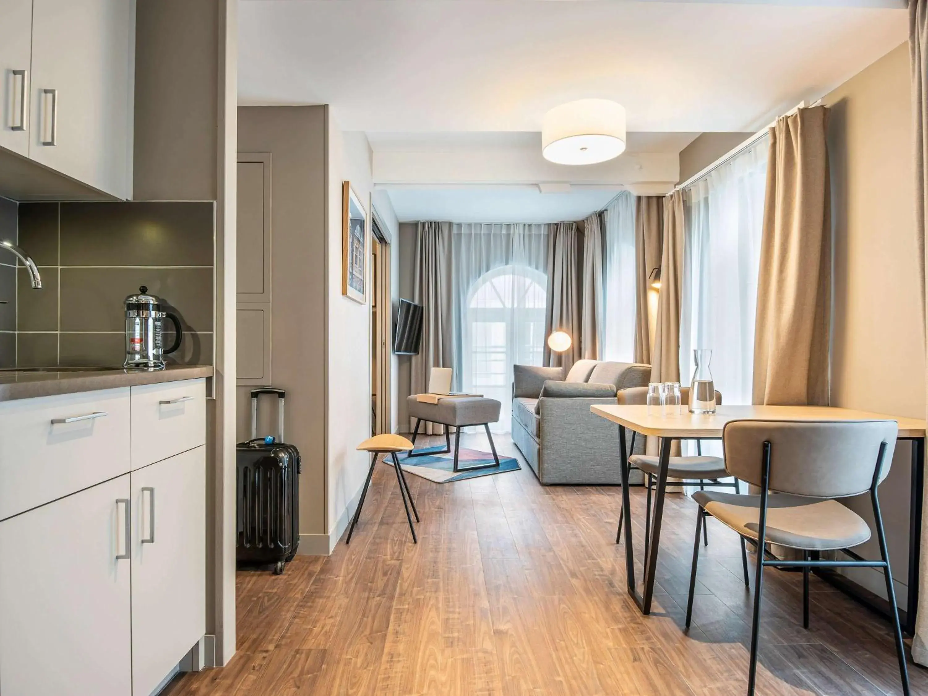 Photo of the whole room, Kitchen/Kitchenette in Aparthotel Adagio Lille Centre Grand Place