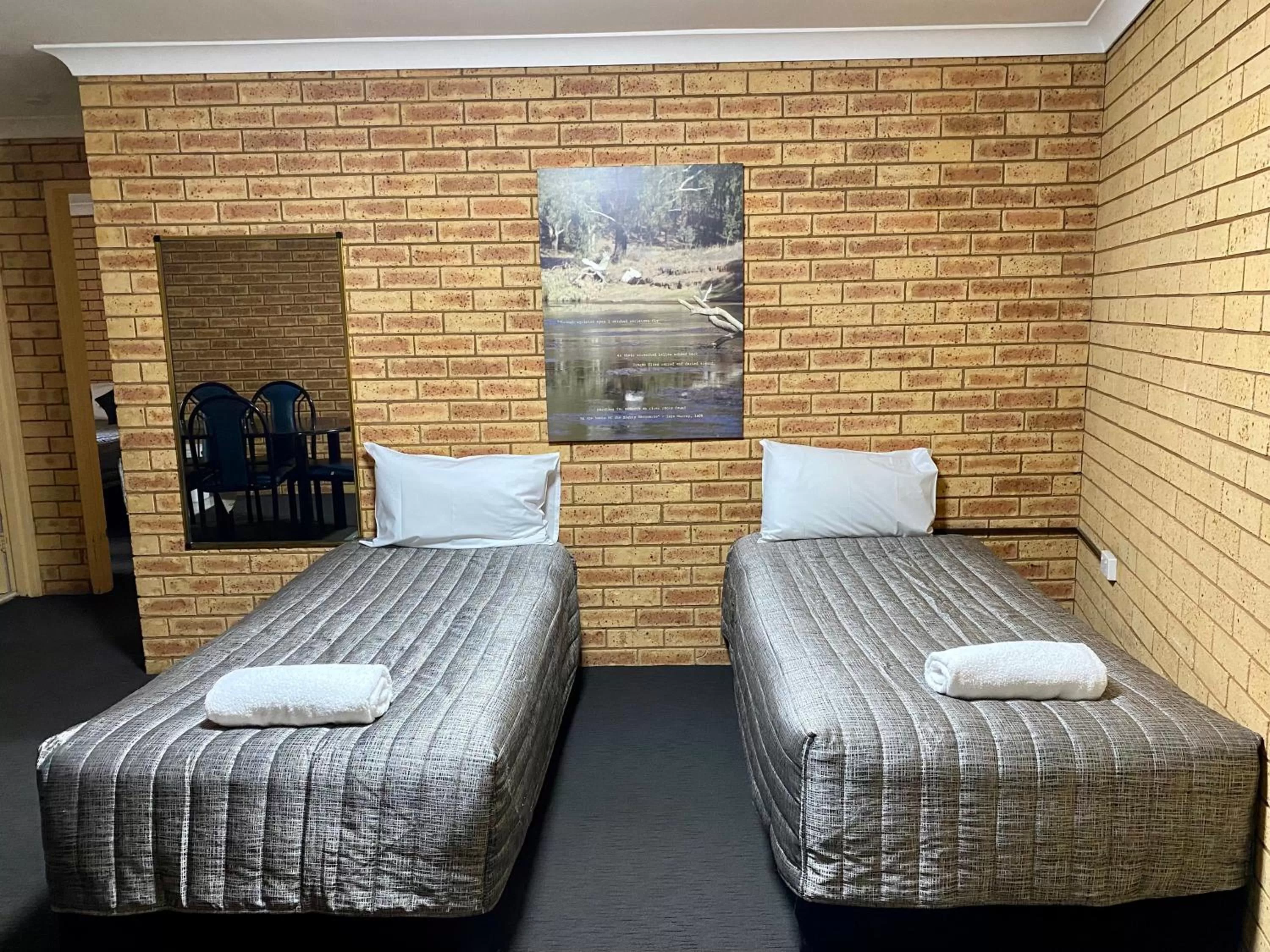 Bed in Tallarook Motor Inn