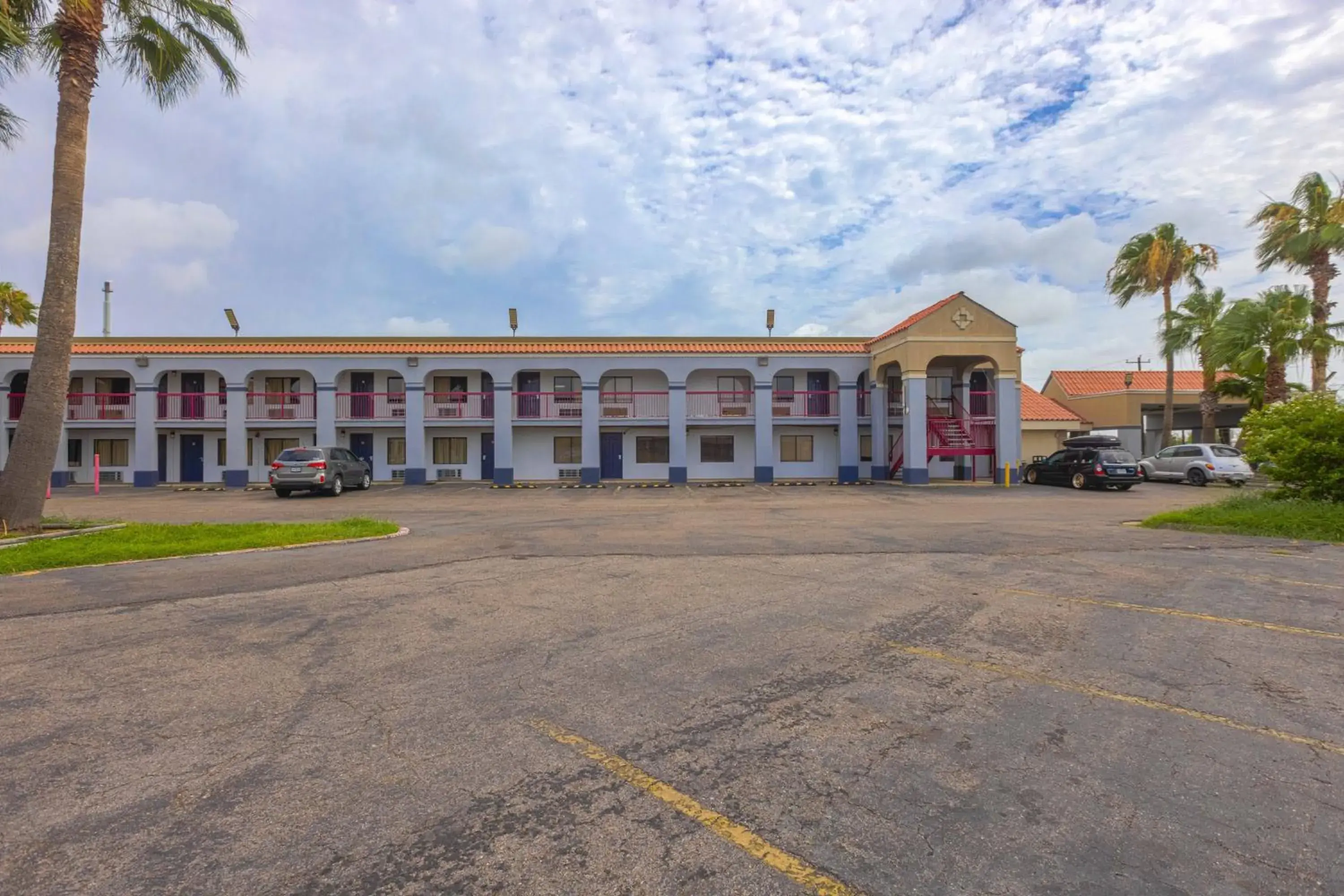 Parking, Property Building in OYO Hotel Corpus Christi North I-37