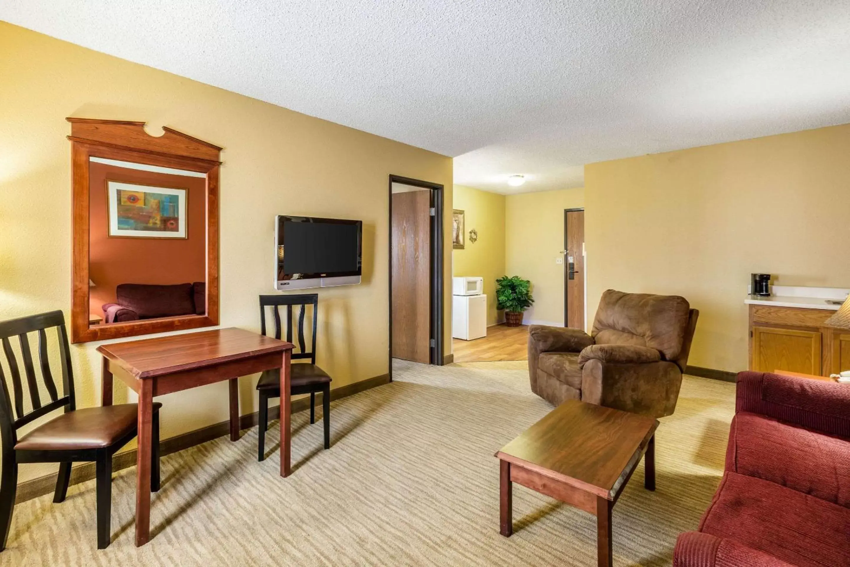 Photo of the whole room, Seating Area in Quality Inn Scottsbluff