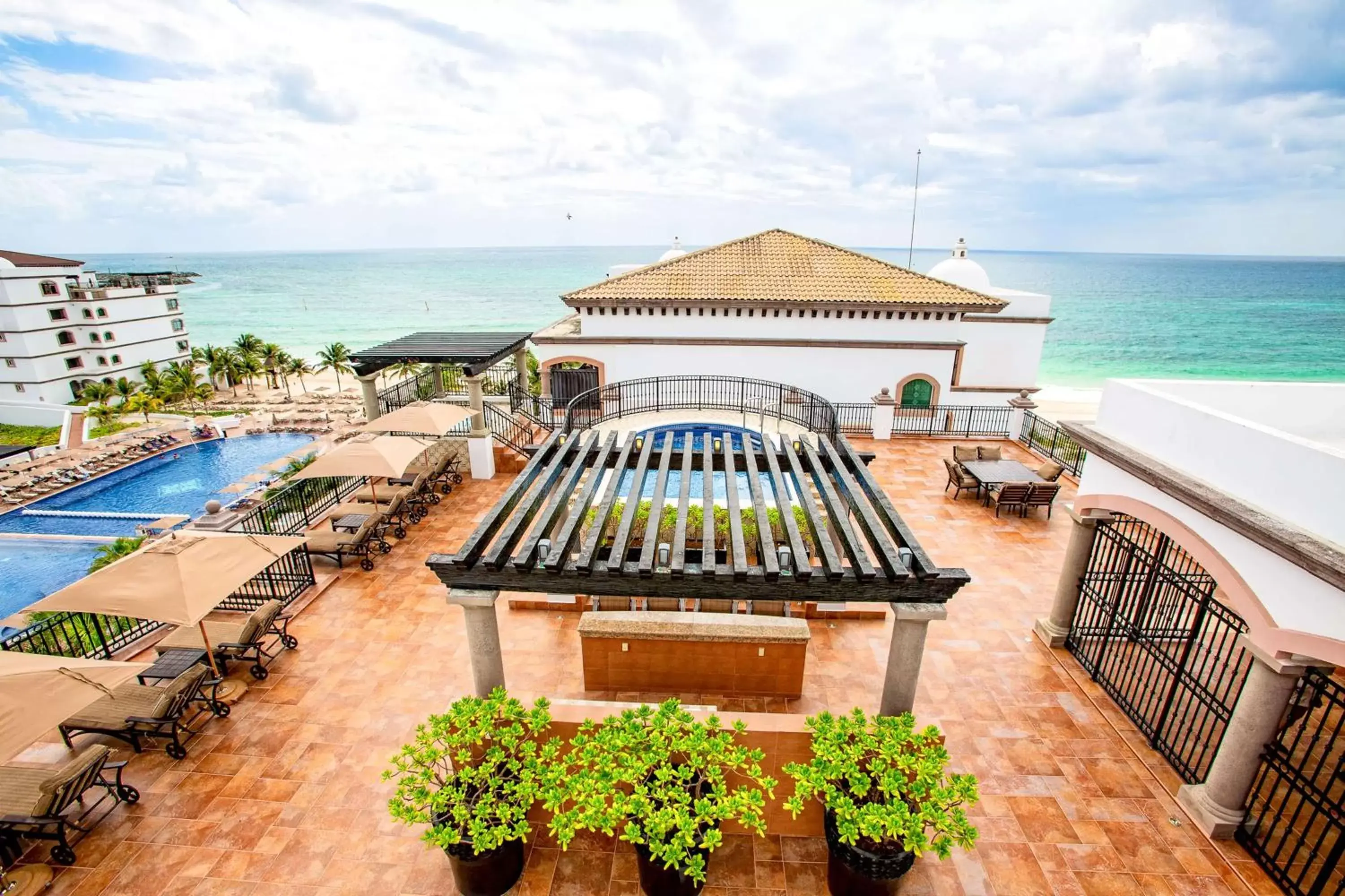 Activities, Pool View in Grand Residences Riviera Cancun, All Inclusive