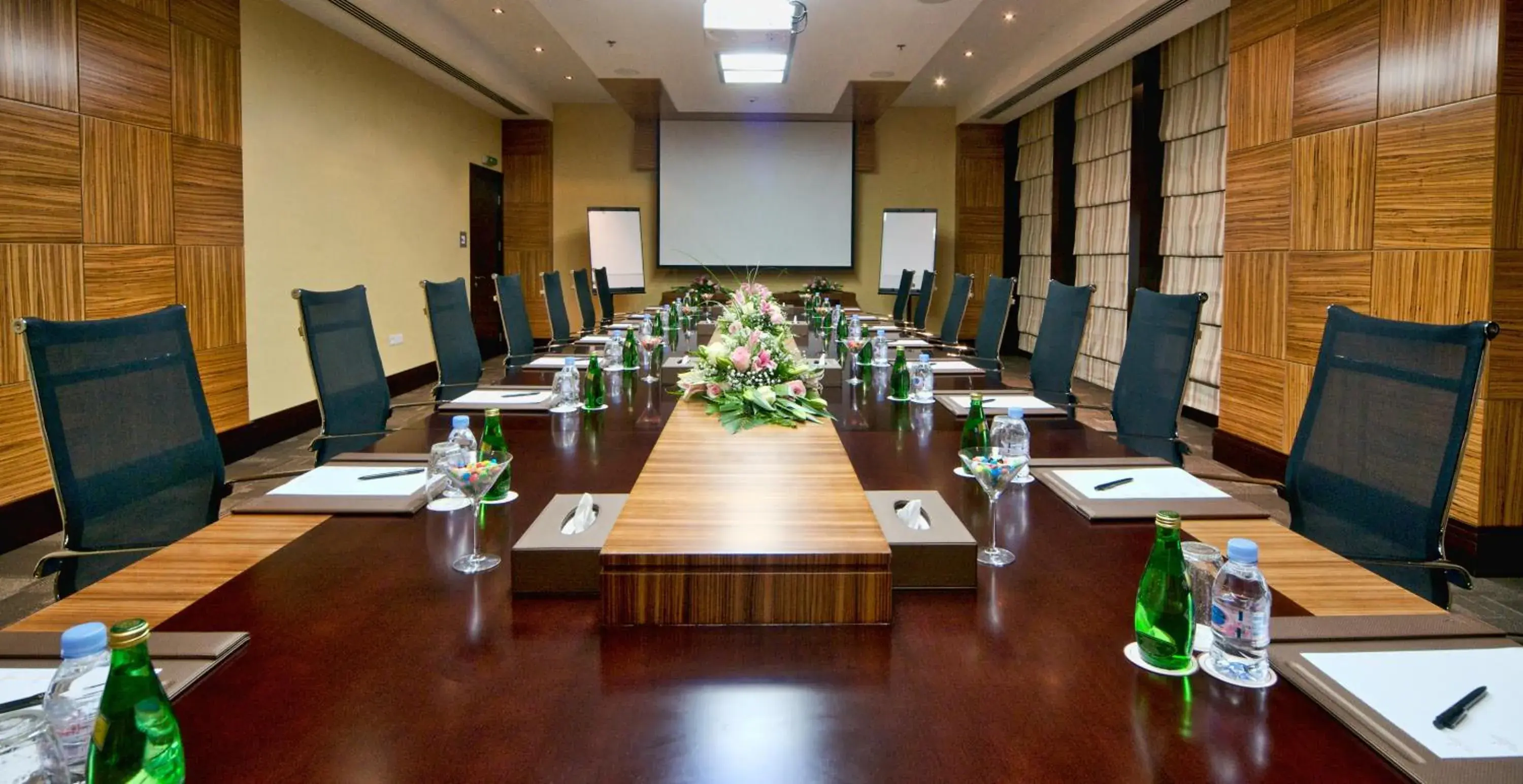 Business facilities in City Seasons Hotel & Suites Muscat