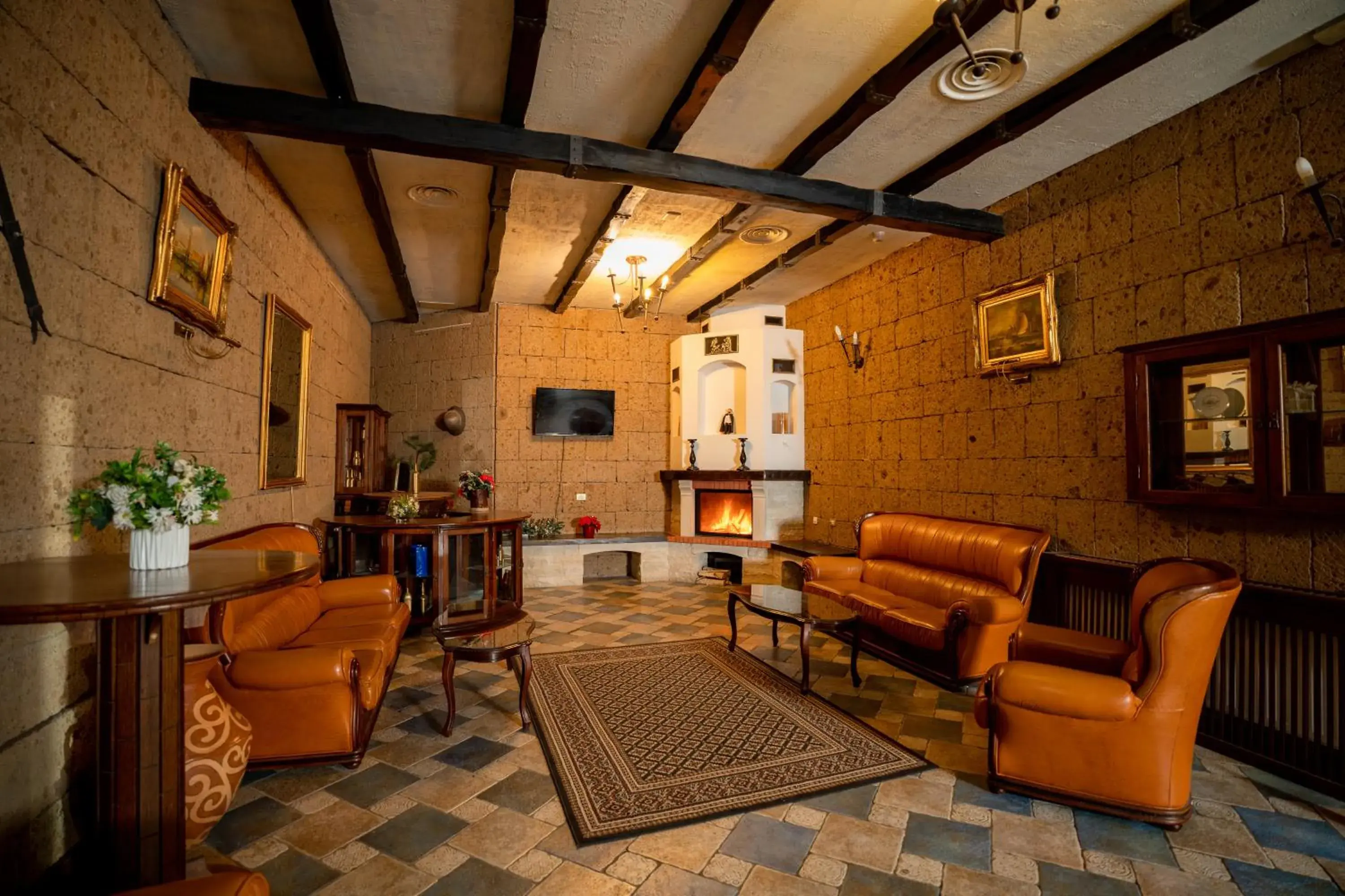 flat iron, Seating Area in House of Dracula Hotel