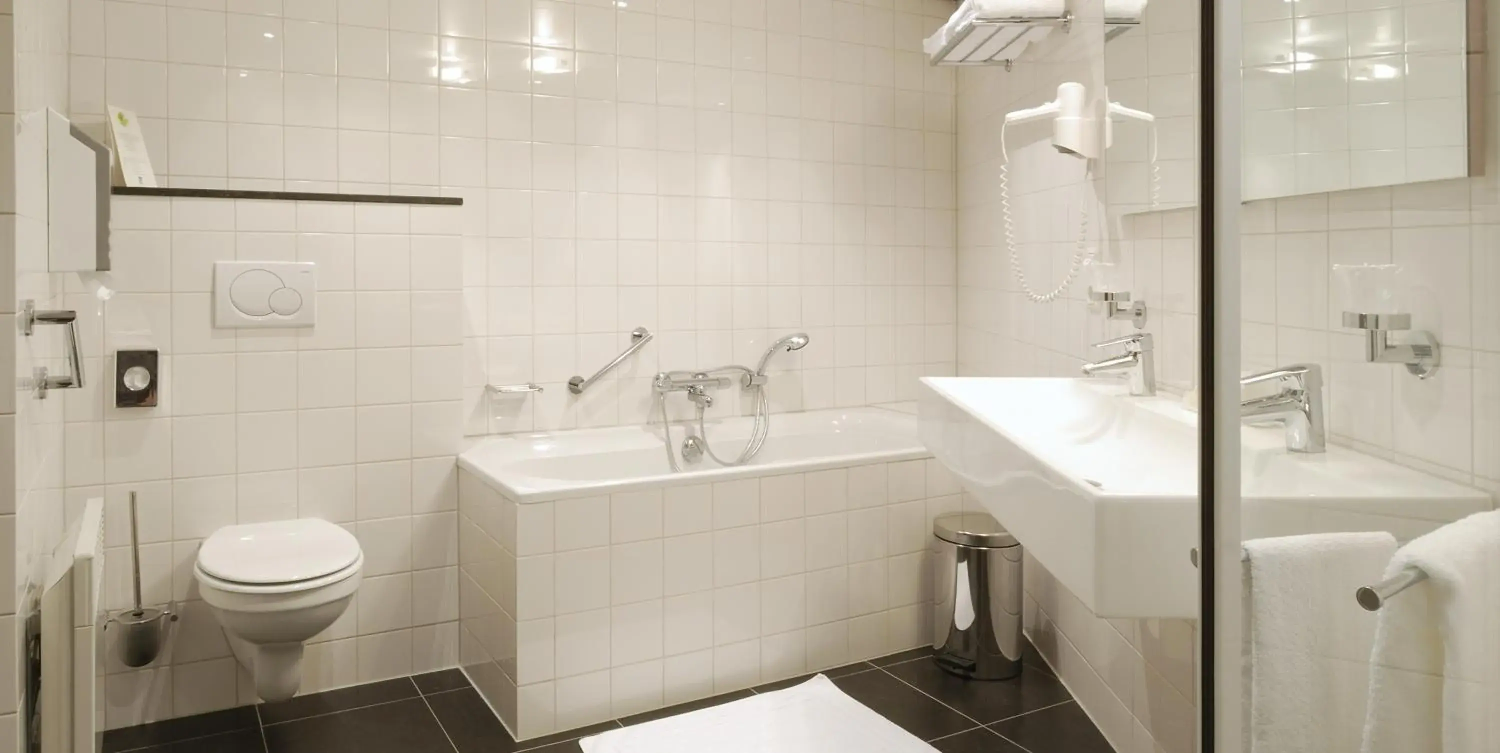 Bathroom in Hotel Creusen