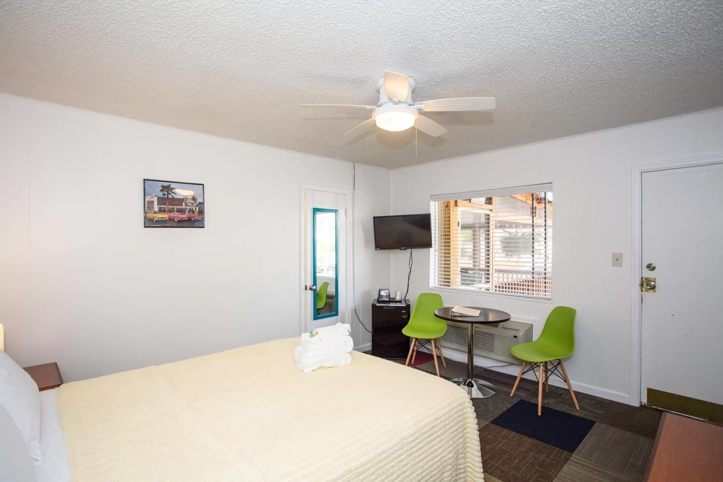 Bedroom, Bed in Sunset Motel