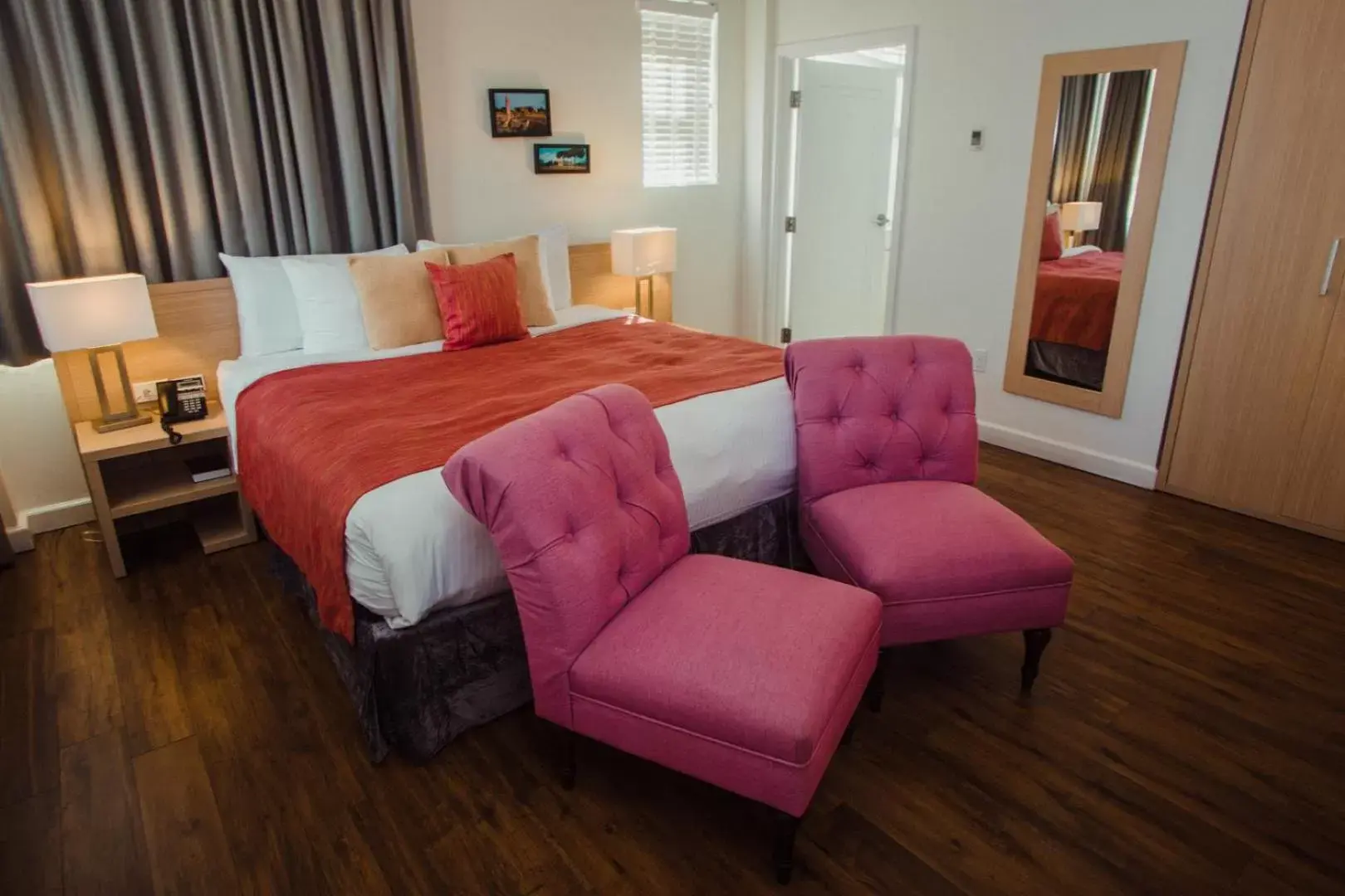 Bedroom, Bed in Villa Italia South Beach
