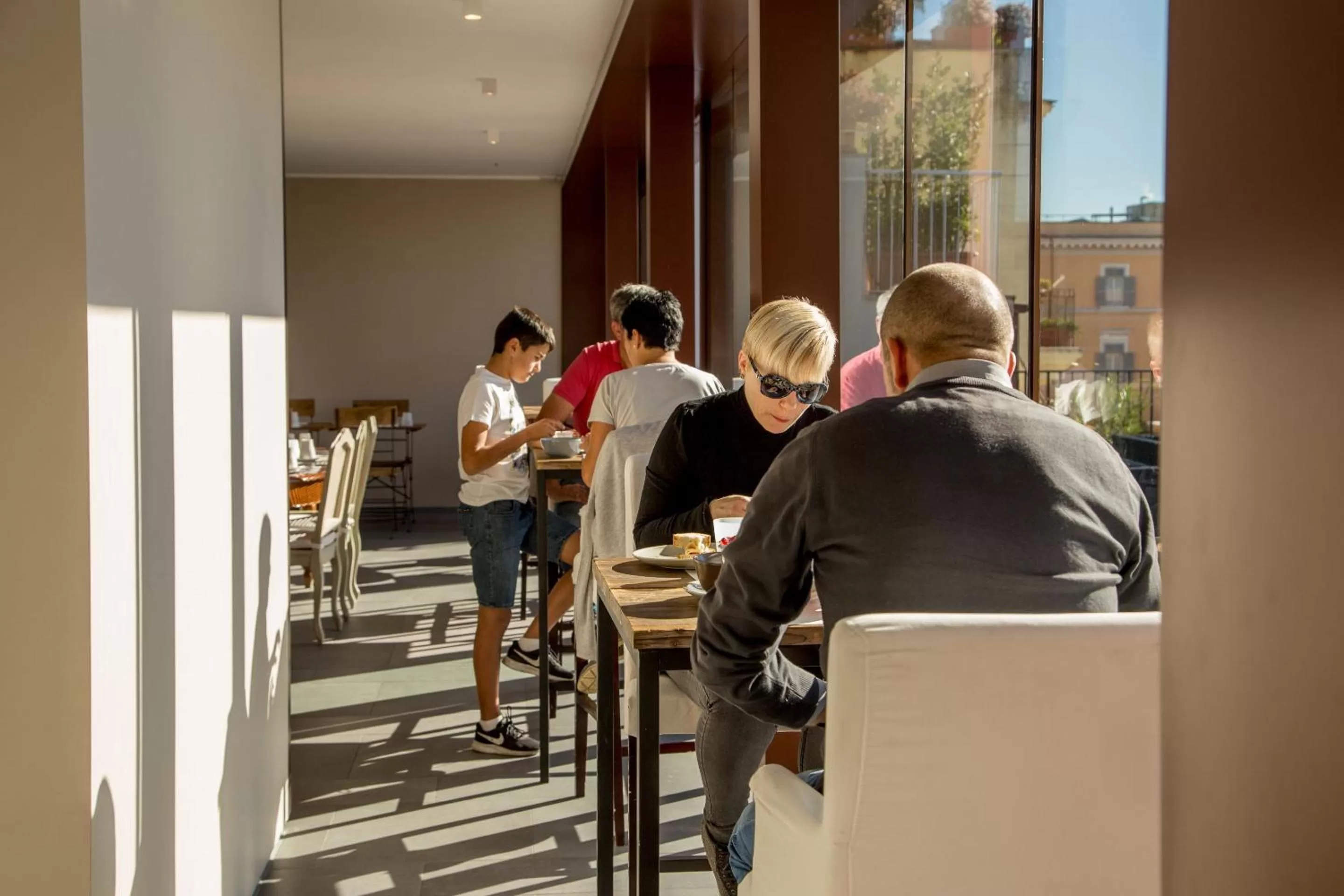 Restaurant/places to eat in The B Place