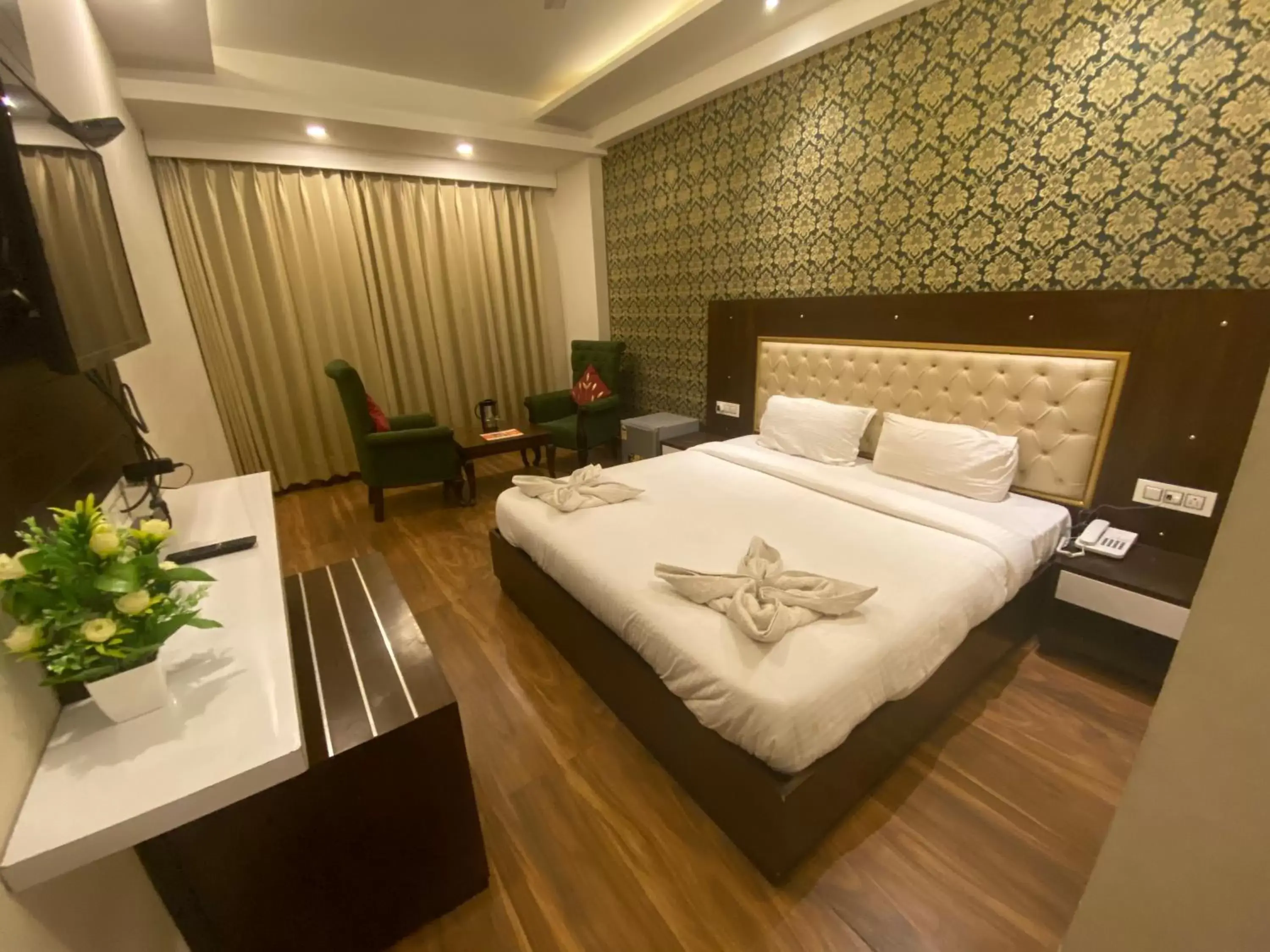 King Room with Balcony in Hotel Ambika Residency Manali King Room with Balcony in Hotel Ambika Residency Manali