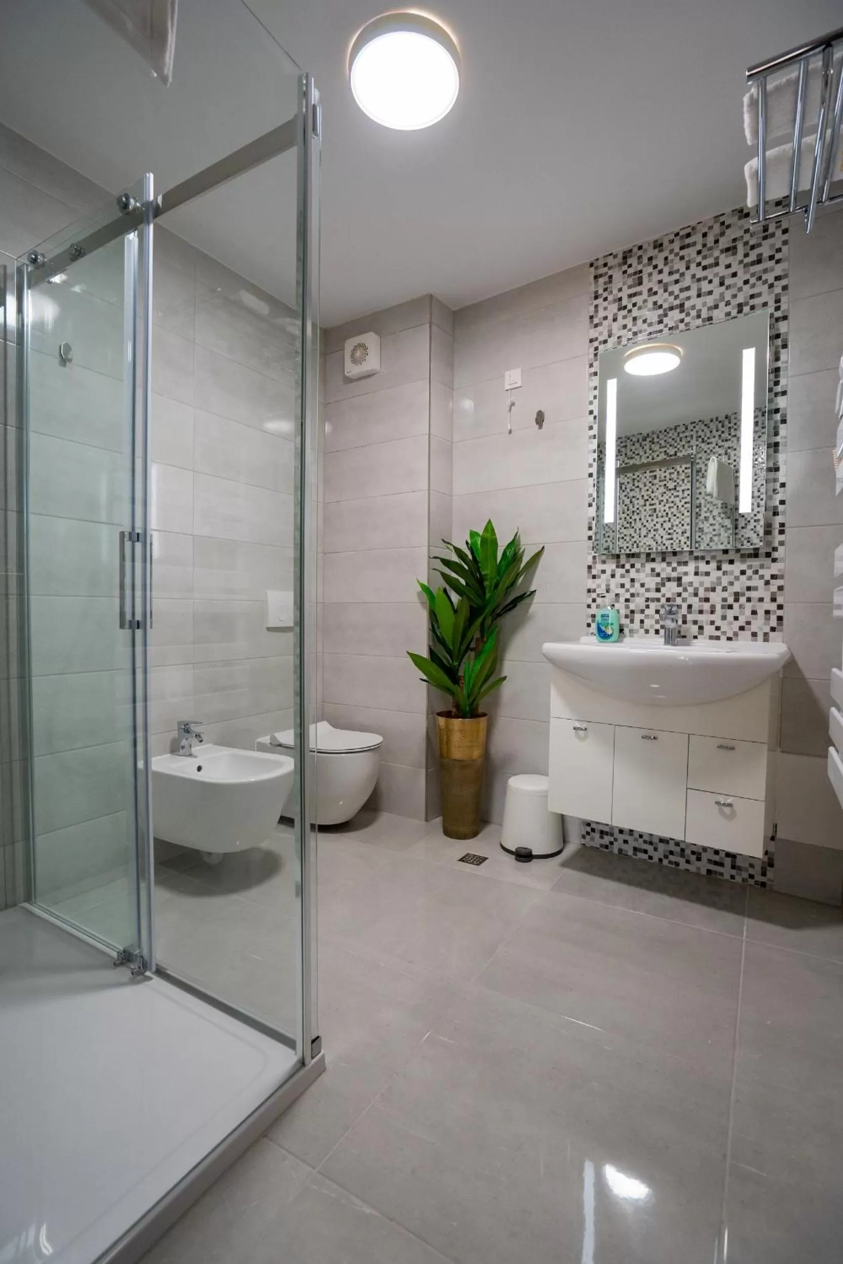 Shower in Bed&Breakfast Novalis