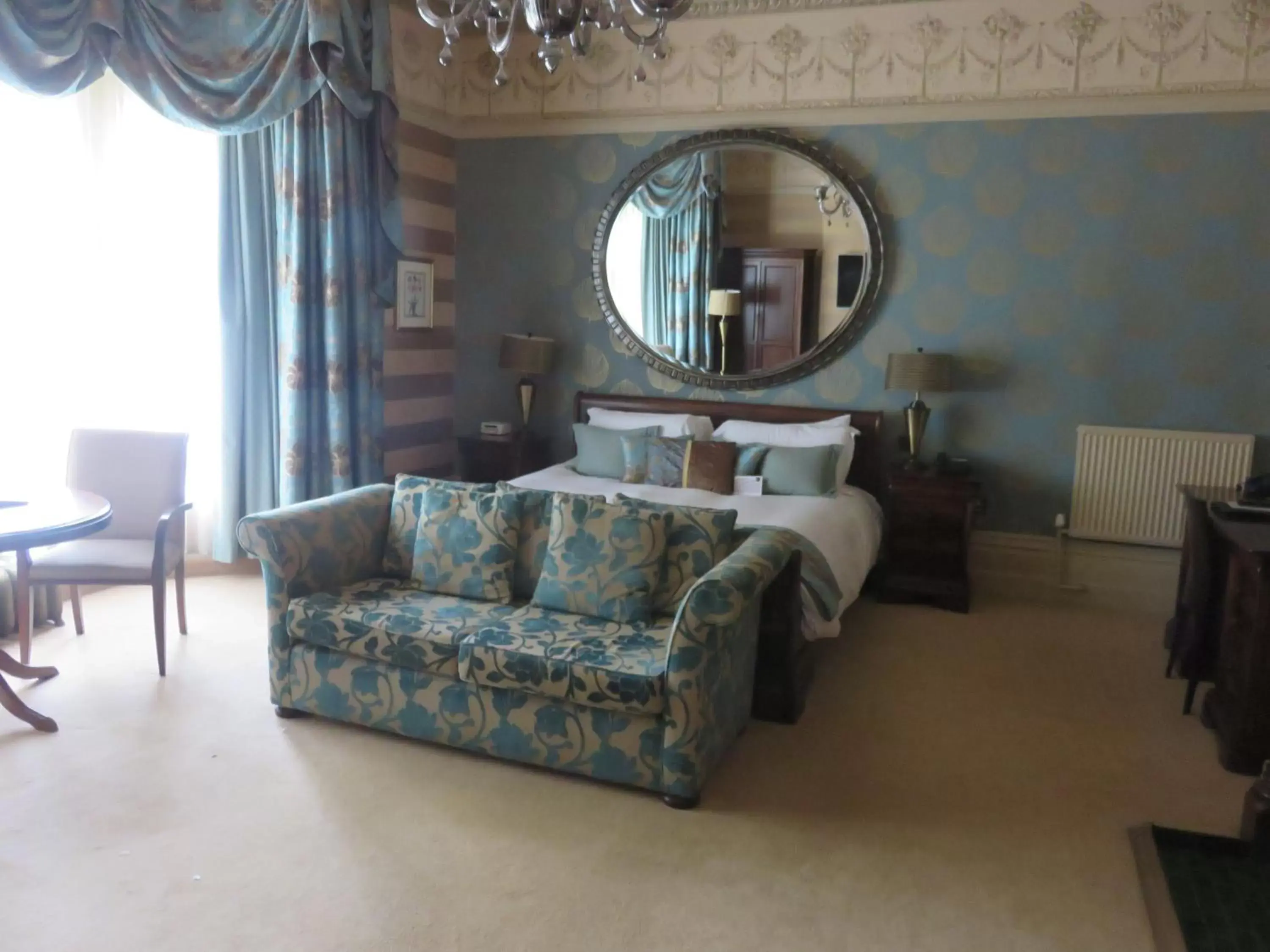 Bed, Seating Area in Belmont Hotel Leicester