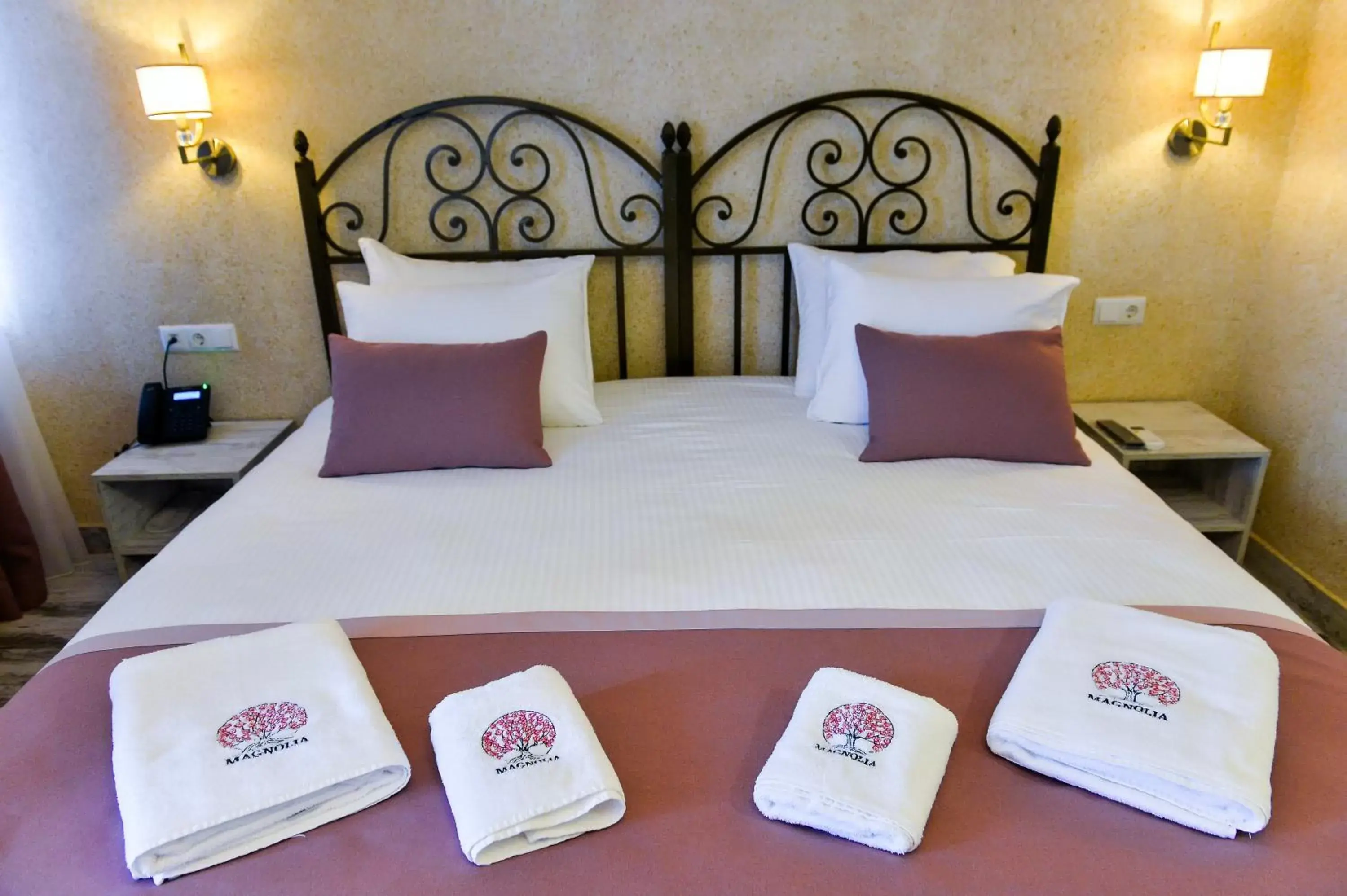 Double Room with Balcony in hotel Magnolia in the city centre Double Room with Balcony in hotel Magnolia in the city centre