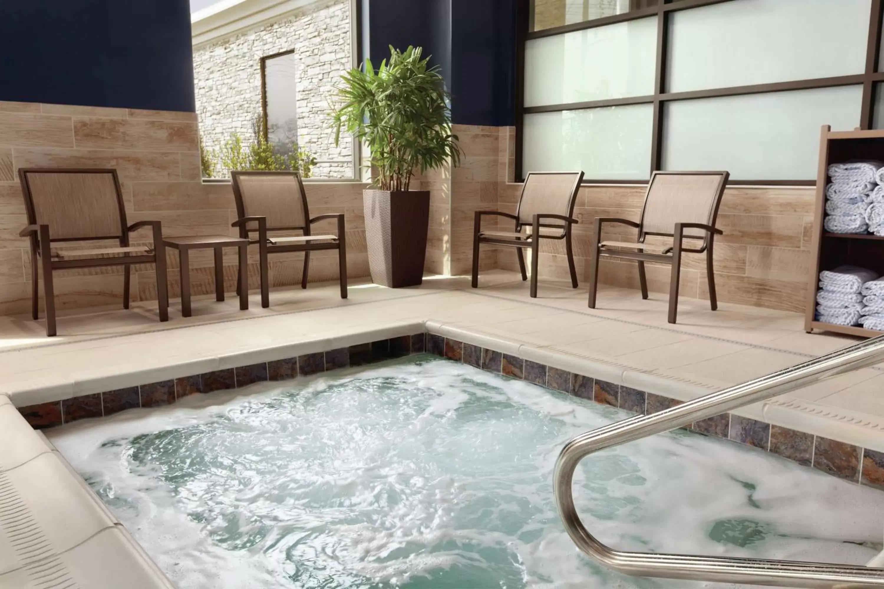Hot Tub, Swimming Pool in Embassy Suites By Hilton South Jordan Salt Lake City