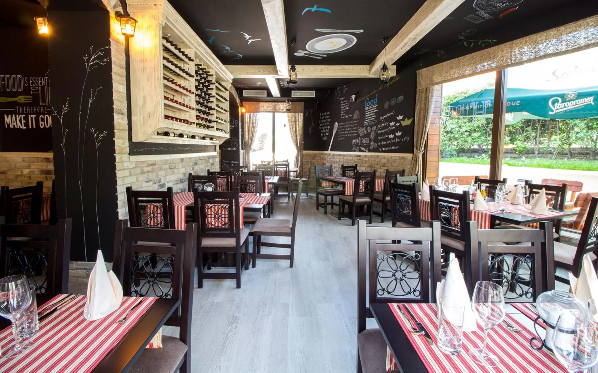 Restaurant/places to eat in Hotel Helada