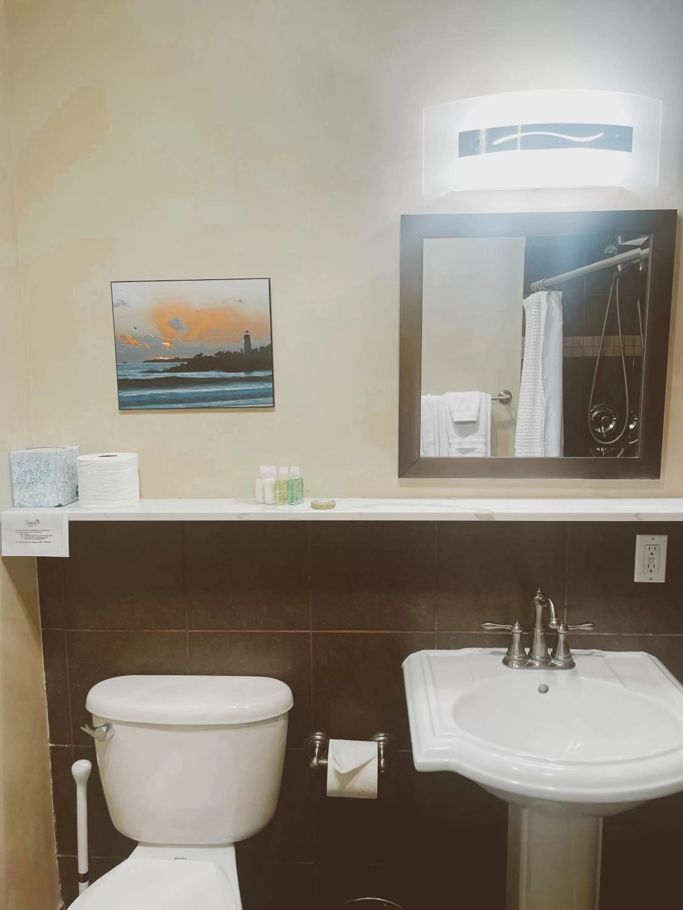 Bathroom in Pacific Blue Inn